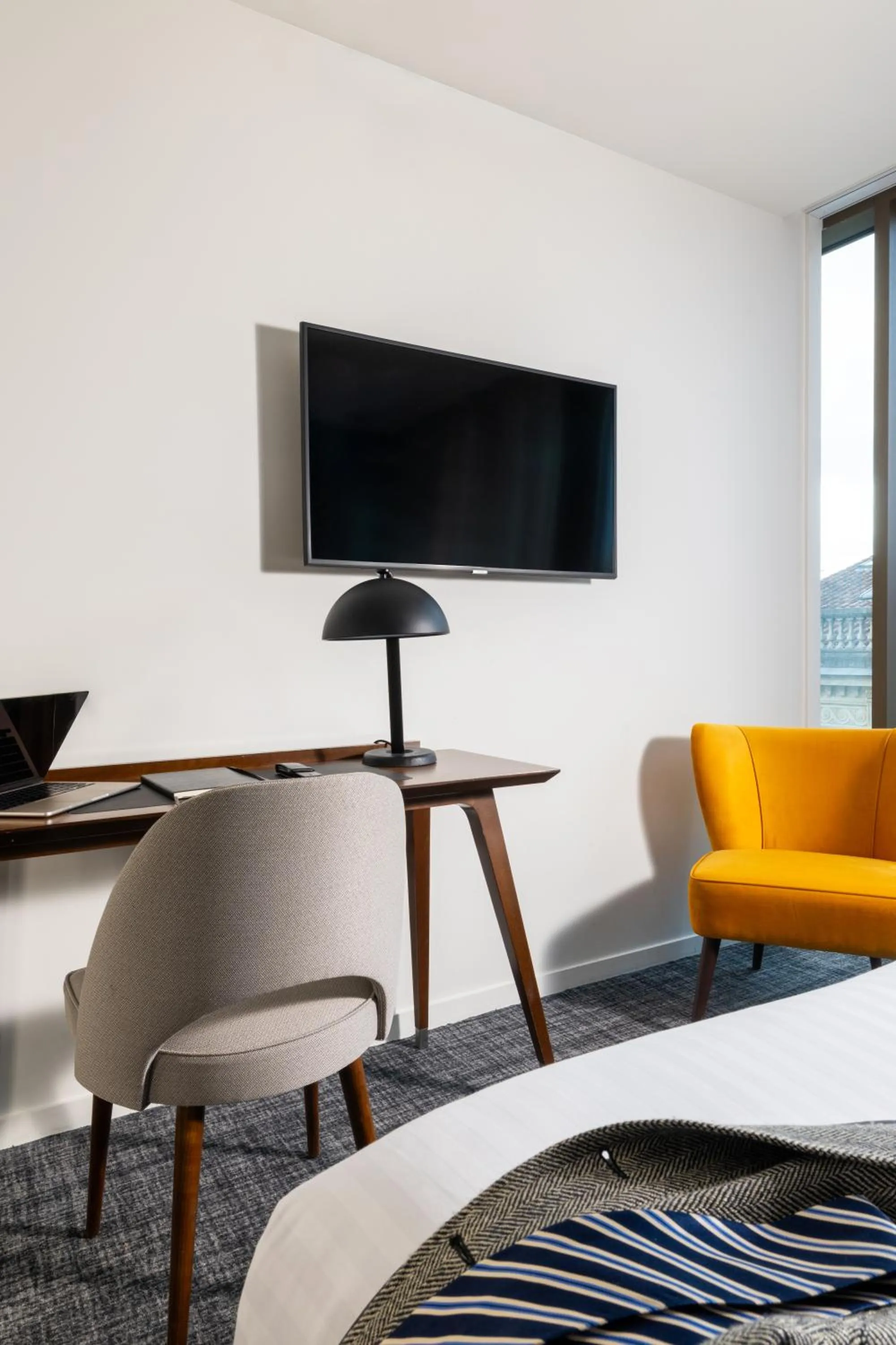 TV and multimedia in Hôtel La Maison Bord'eaux