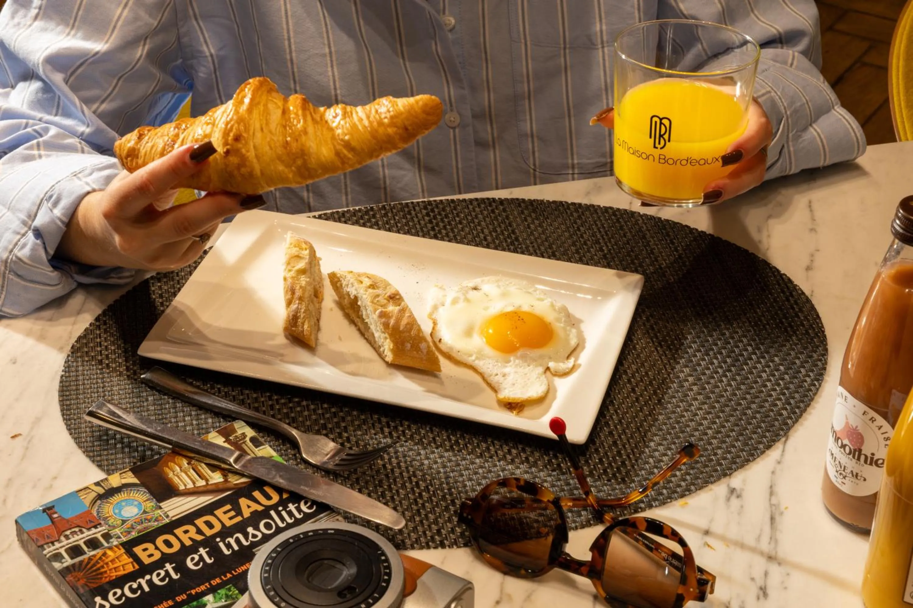 Food and drinks in Hôtel La Maison Bord'eaux