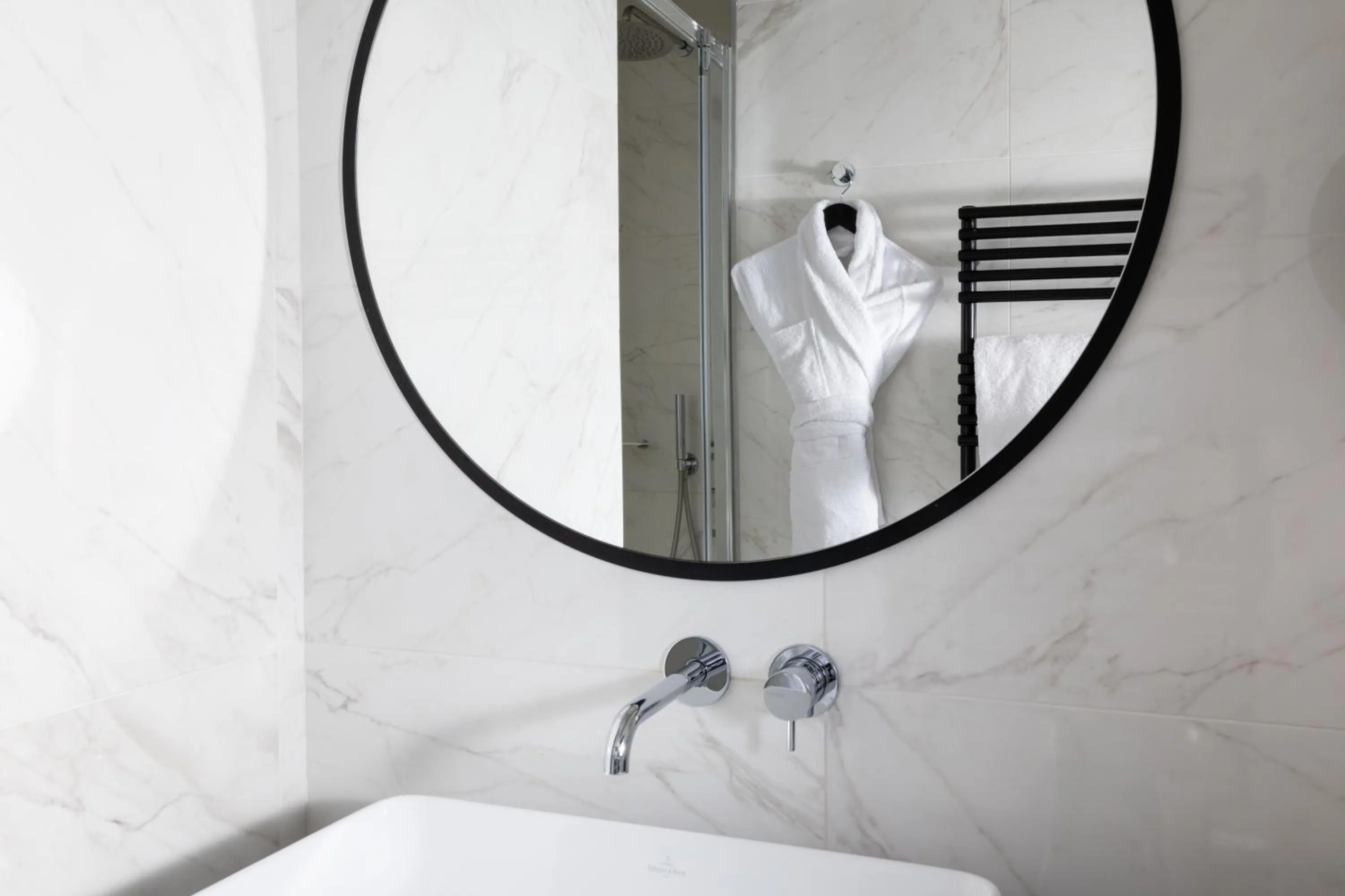 Shower in Hôtel La Maison Bord'eaux