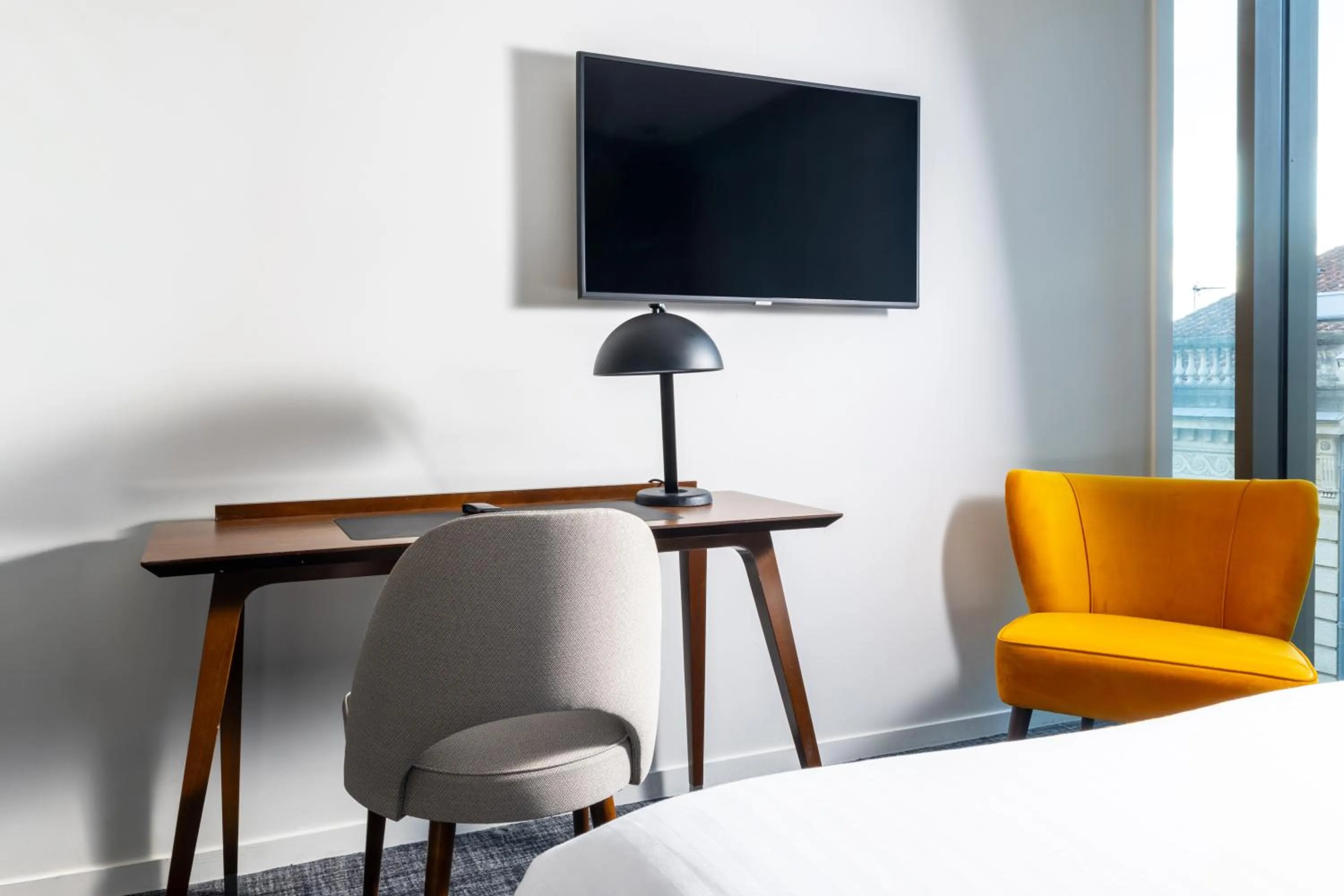 TV and multimedia in Hôtel La Maison Bord'eaux