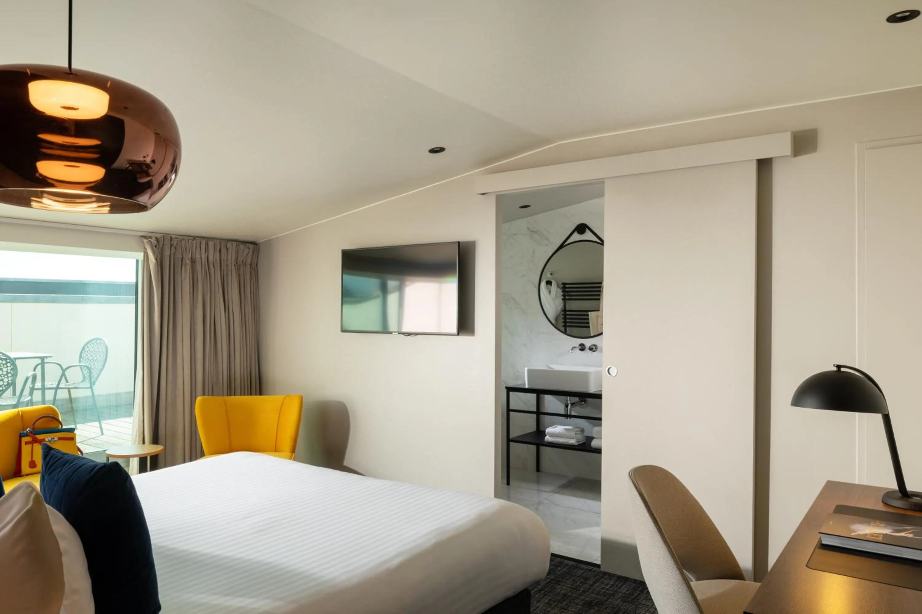 Bed in Hôtel La Maison Bord'eaux