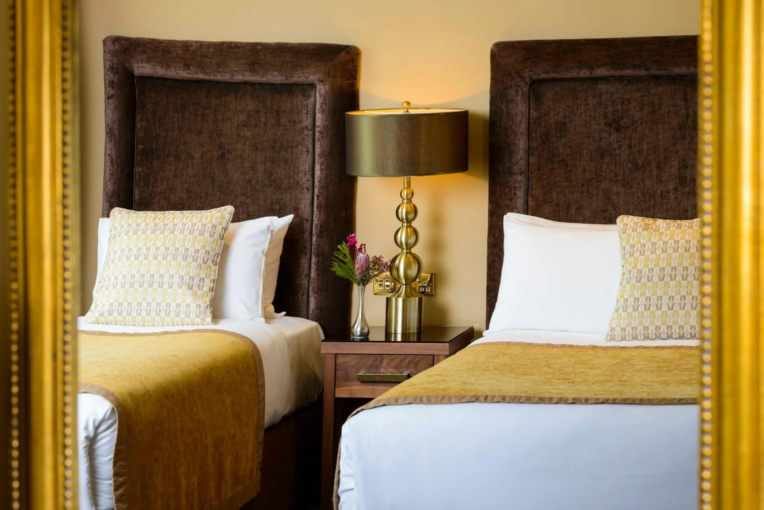 Bedroom, Bed in The Lake Hotel