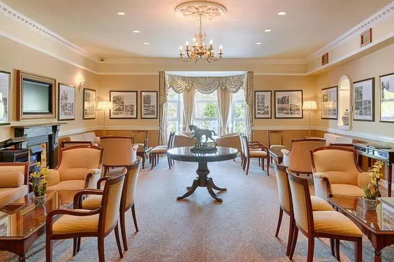 Lounge or bar in The Lake Hotel Lounge or bar in The Lake Hotel