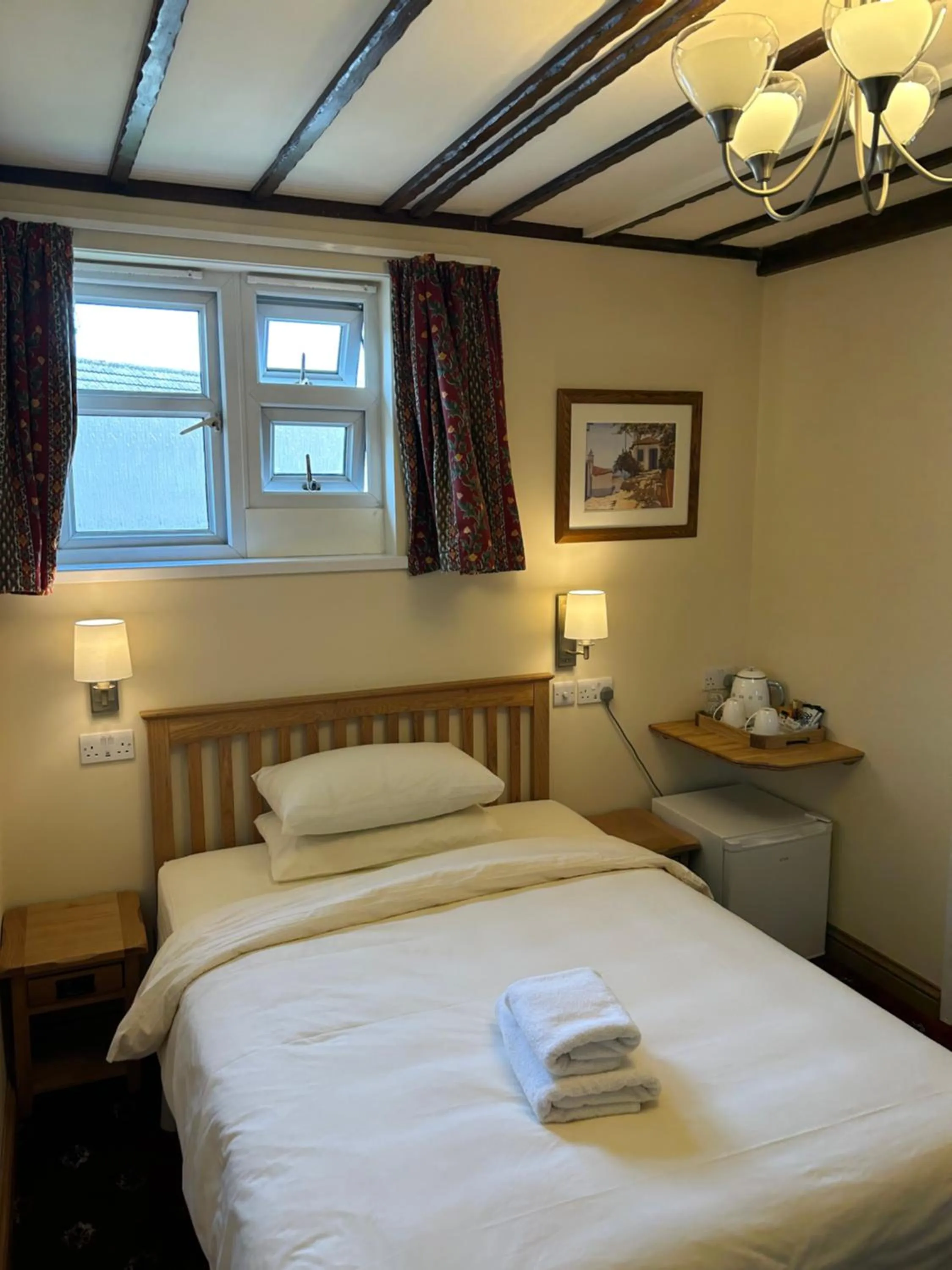 Bed in Oakwood Bed and Breakfast Heathrow