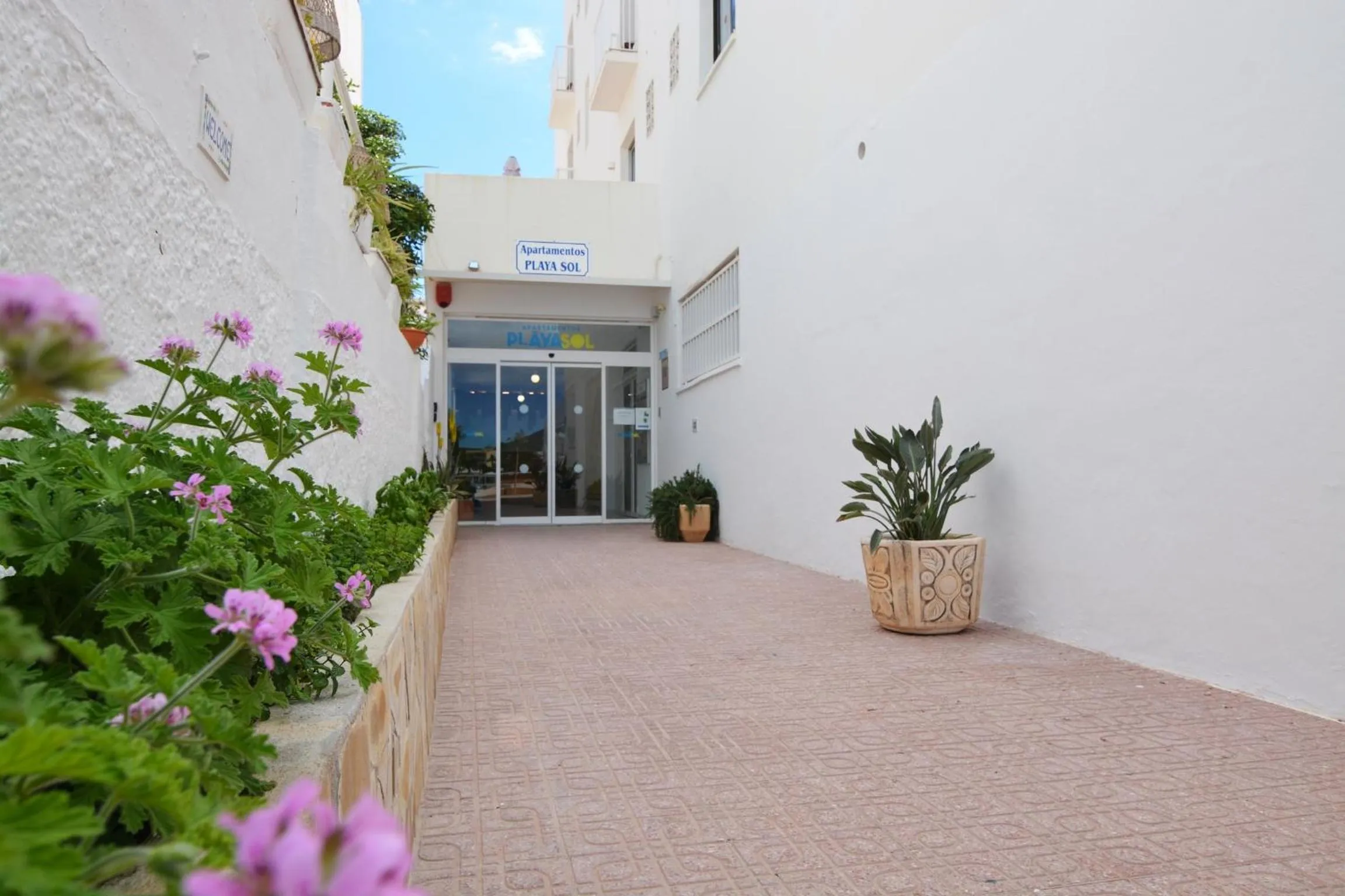 Facade/entrance in Apartamentos Playa Sol