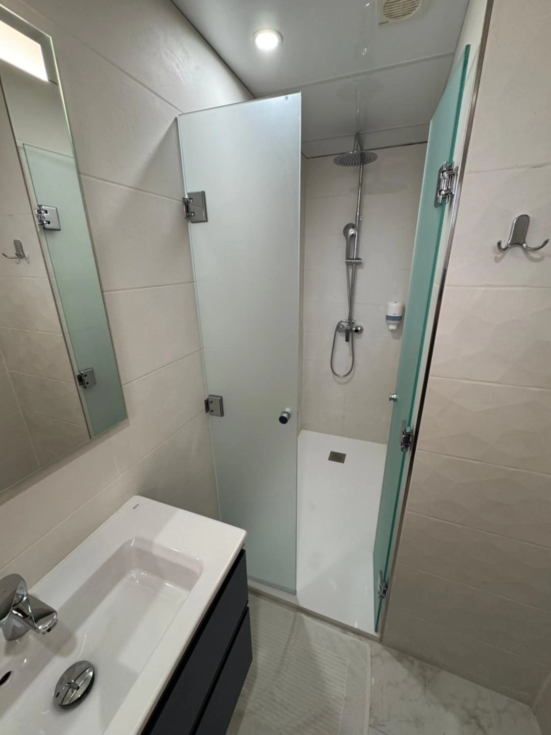 Shower in Apartamentos Playa Sol