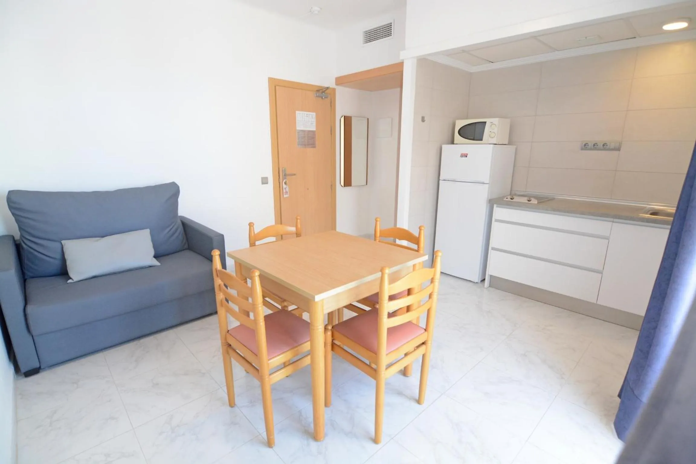 Kitchen or kitchenette in Apartamentos Playa Sol