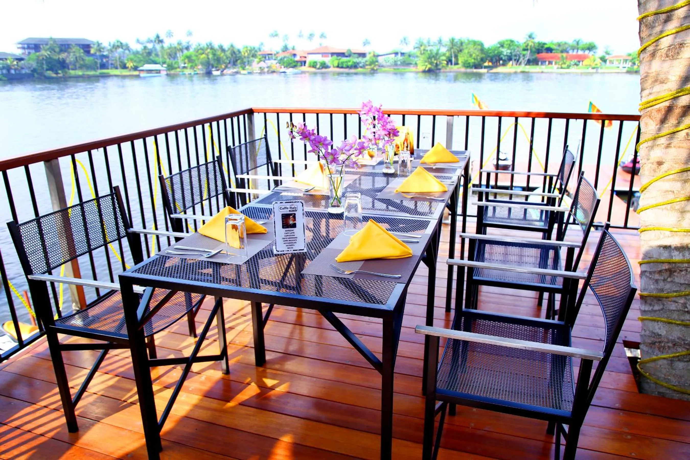 Restaurant/places to eat in Malu Banna