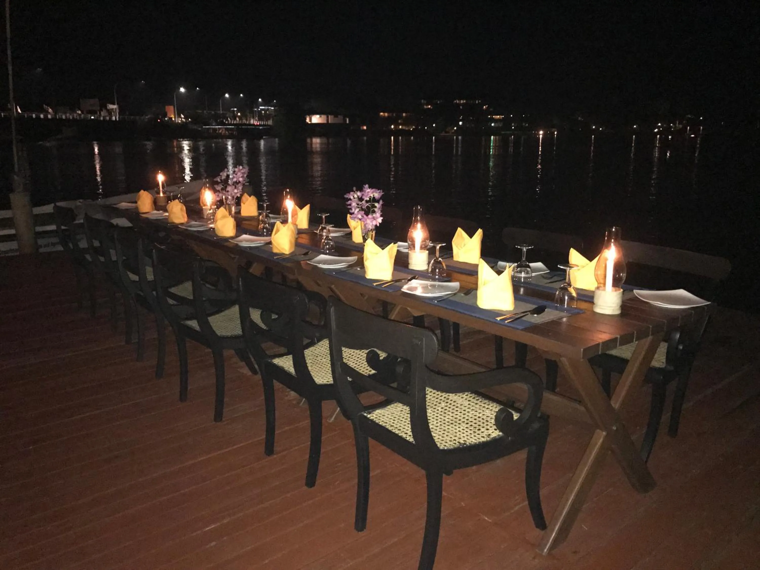 Restaurant/places to eat in Malu Banna