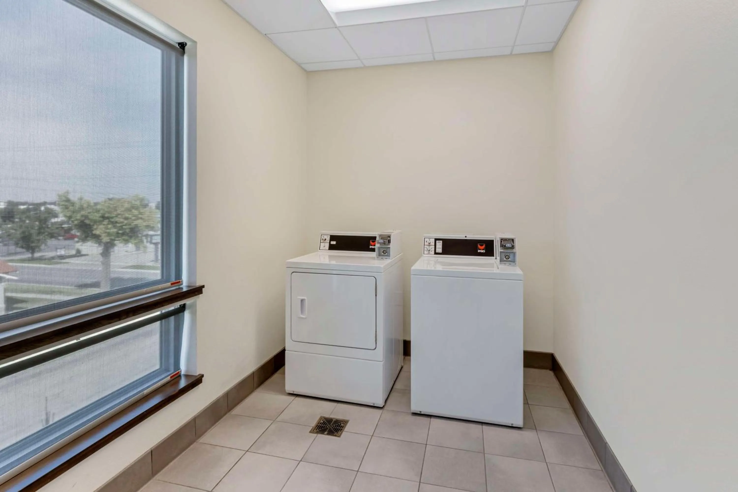laundry in Best Western Plus Peppertree Nampa Civic Center Inn