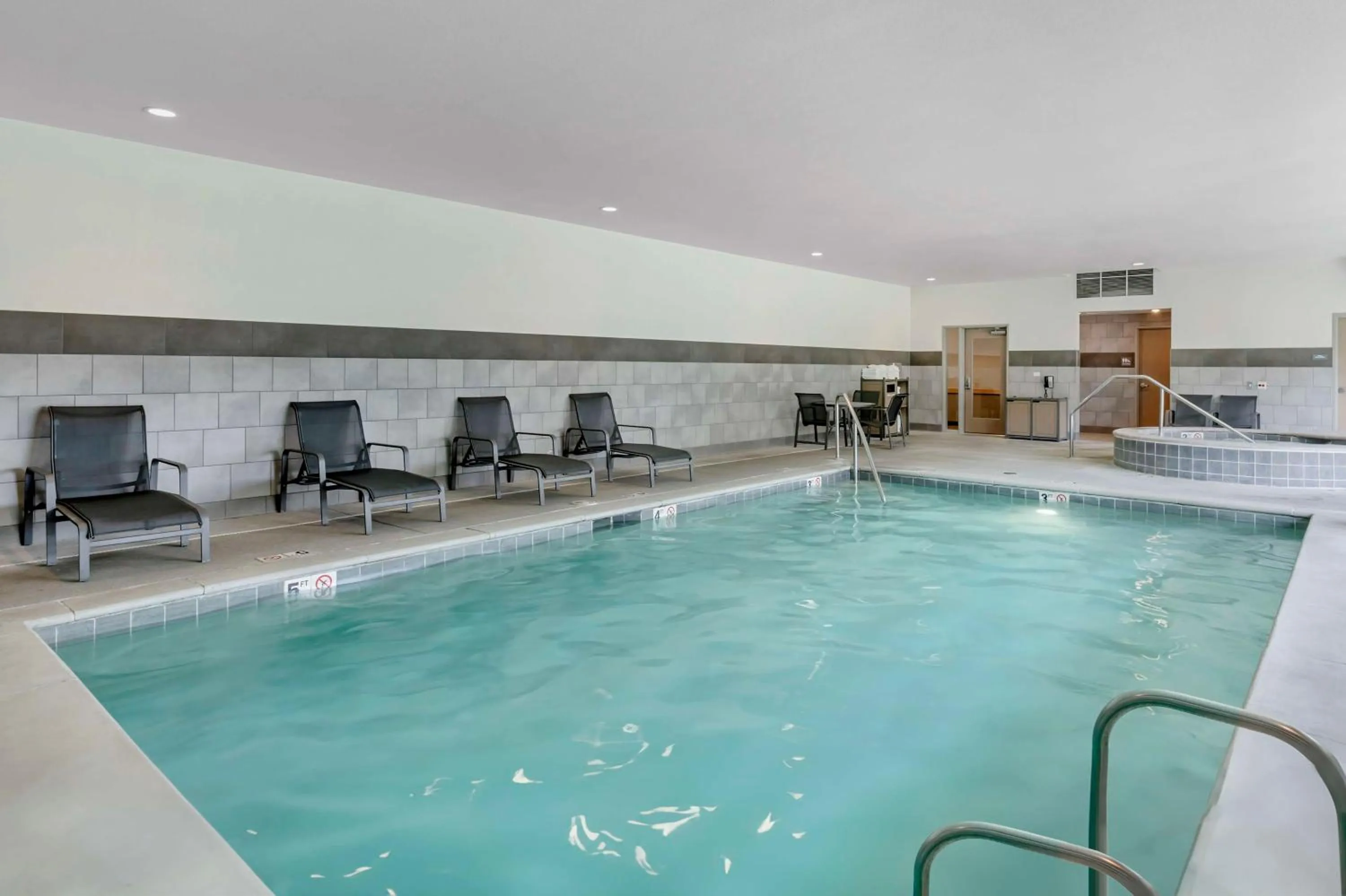 Pool view in Best Western Plus Peppertree Nampa Civic Center Inn