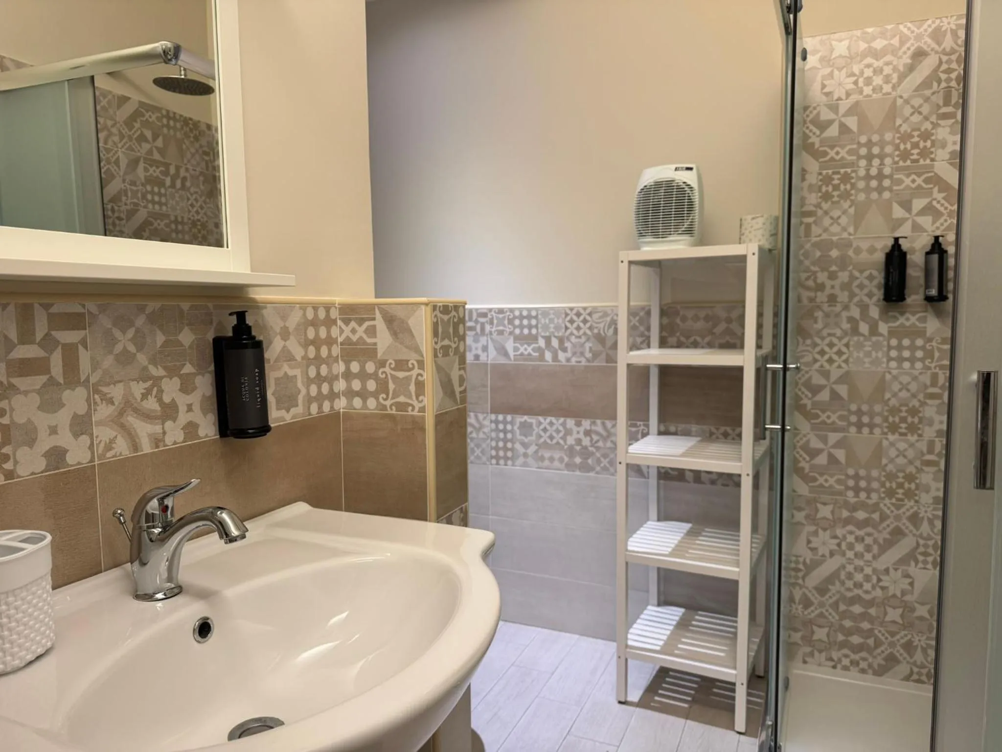 Bathroom in Maison Bijou Guest House