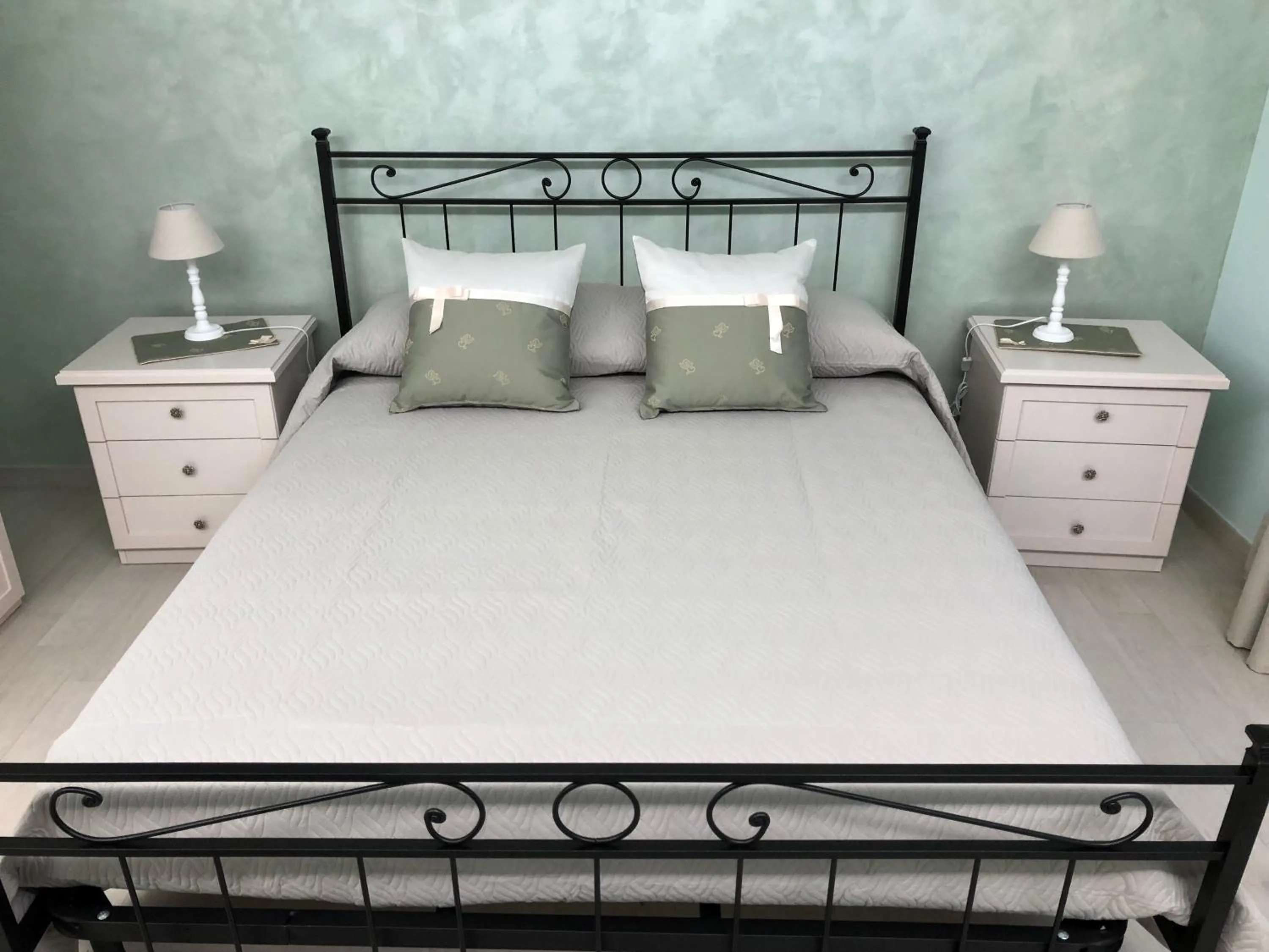 Photo of the whole room in Maison Bijou B&B