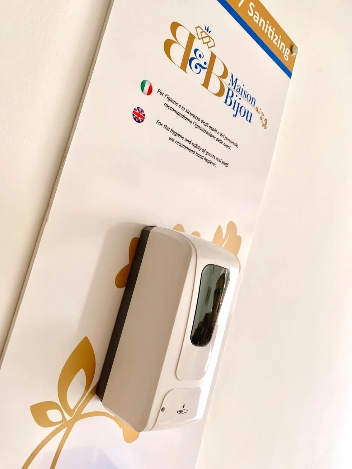 Logo/Certificate/Sign in Maison Bijou B&B