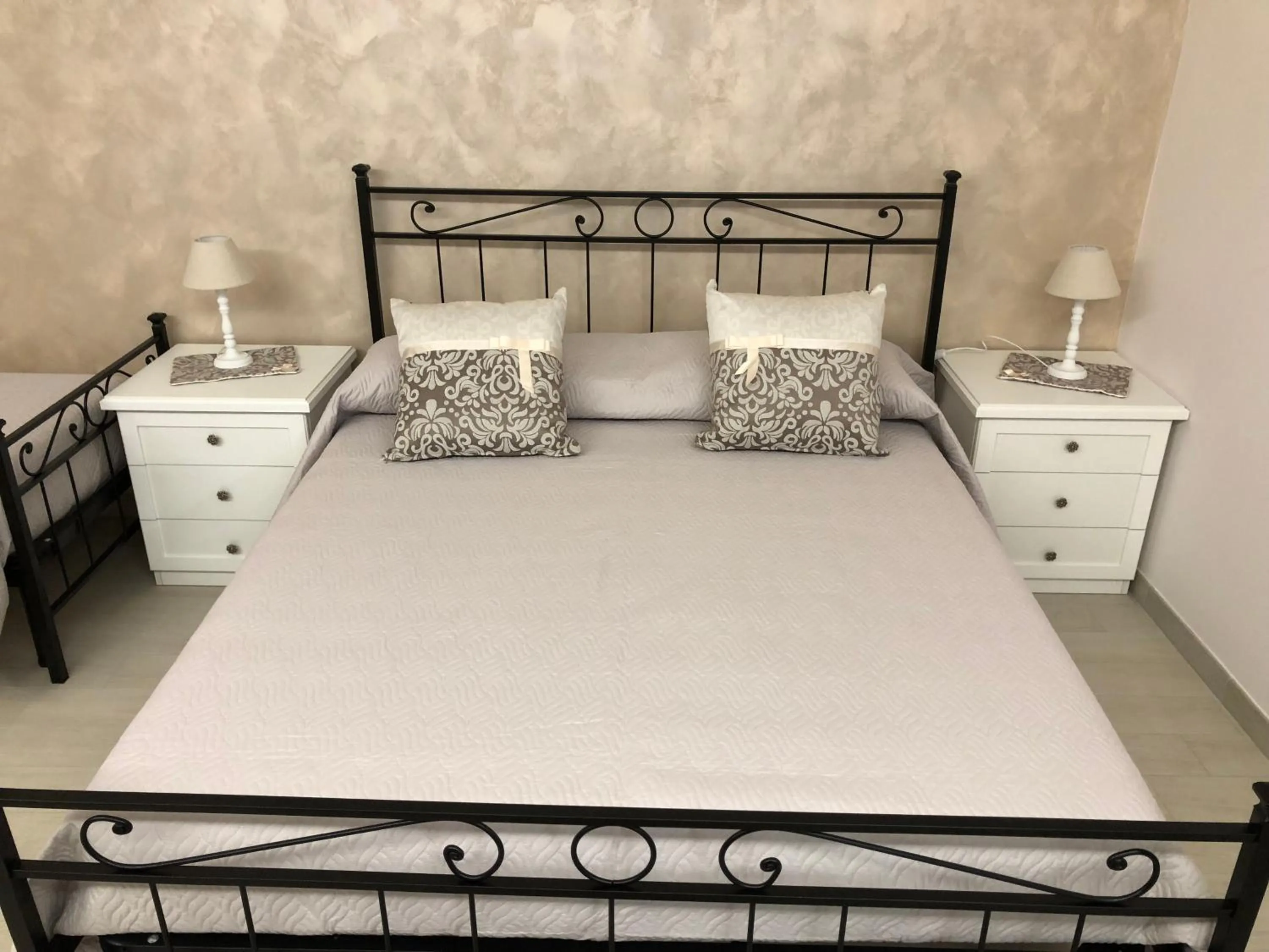 Photo of the whole room in Maison Bijou B&B