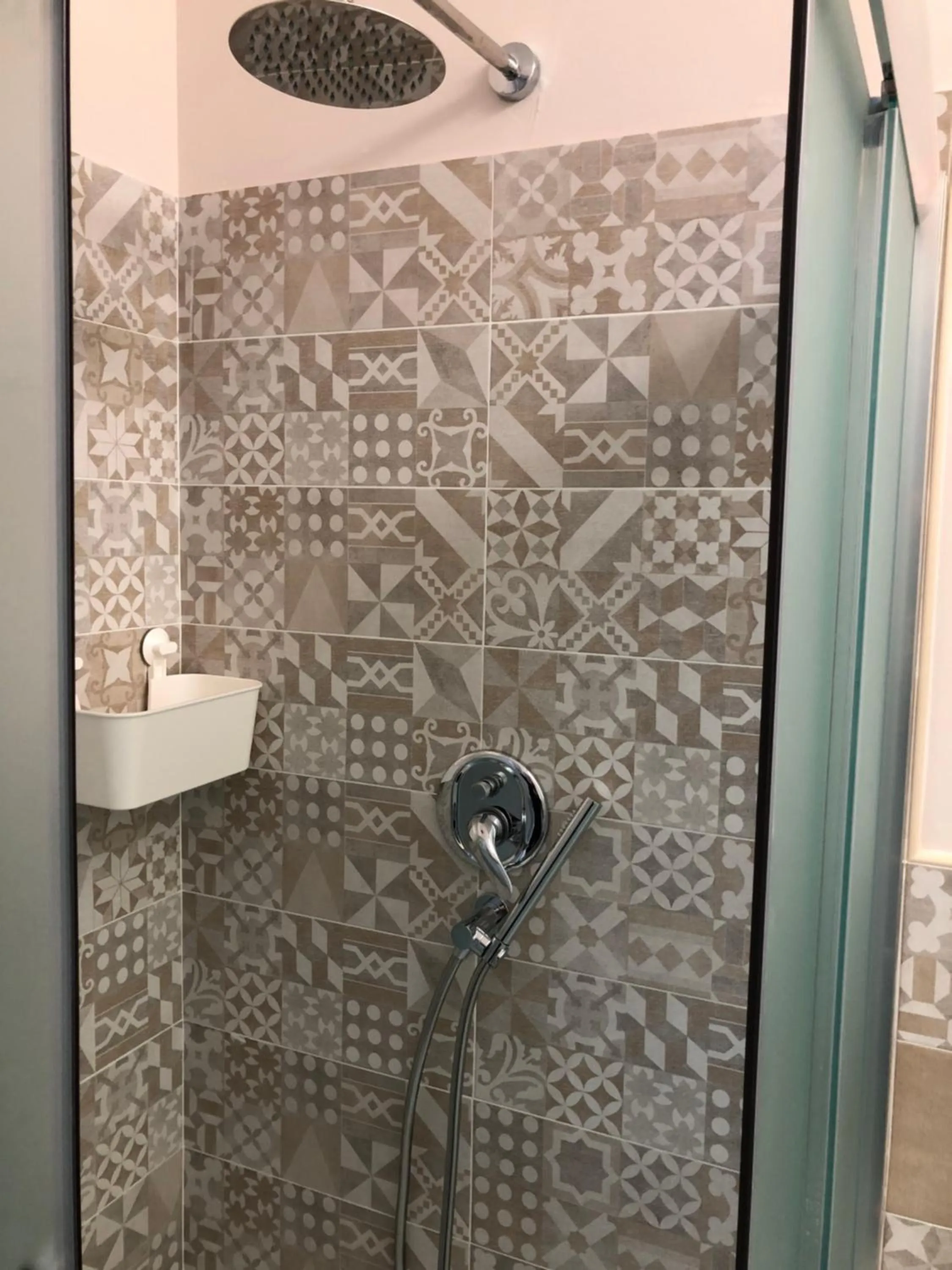 Shower in Maison Bijou B&B