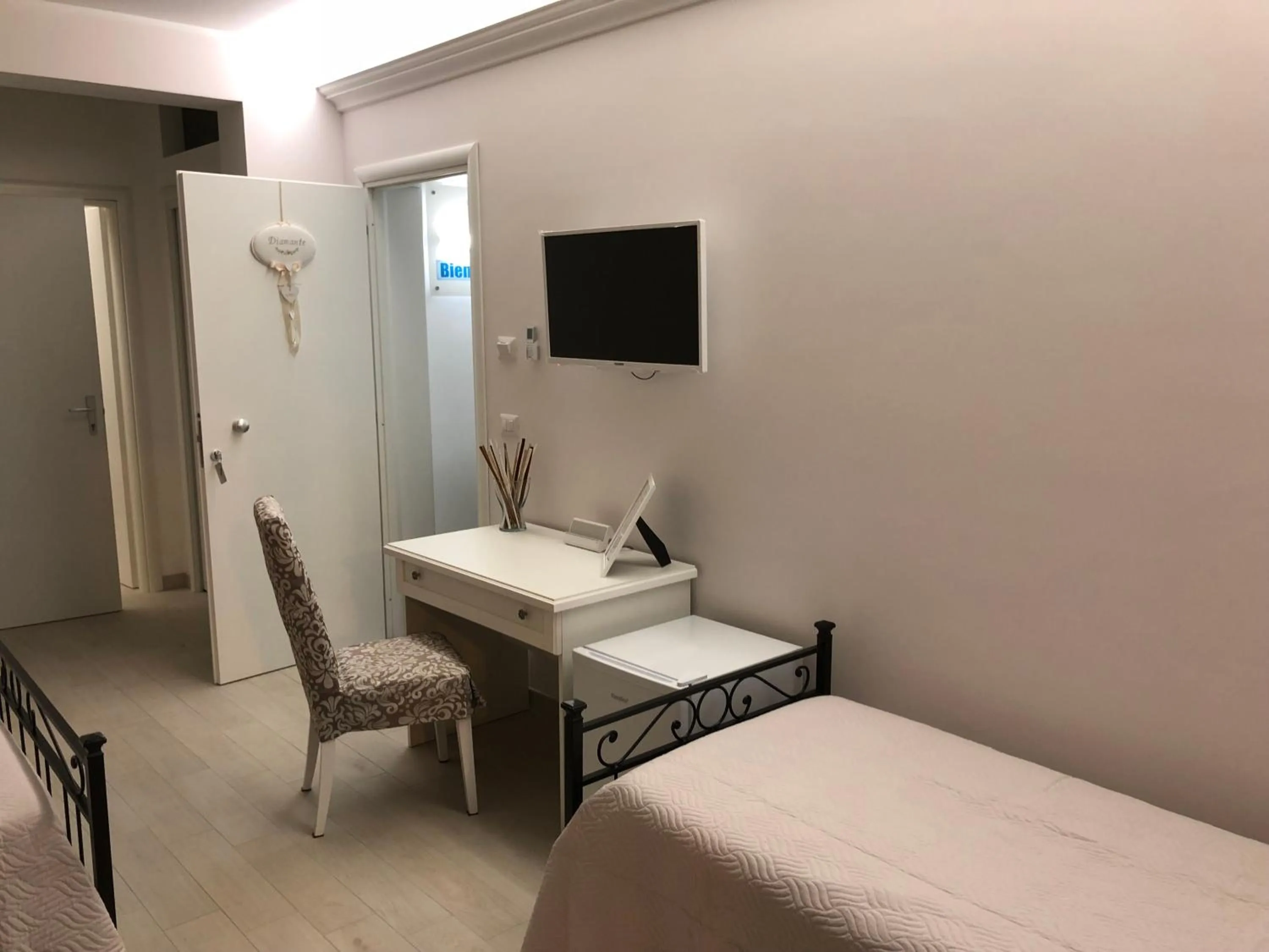 TV and multimedia in Maison Bijou B&B