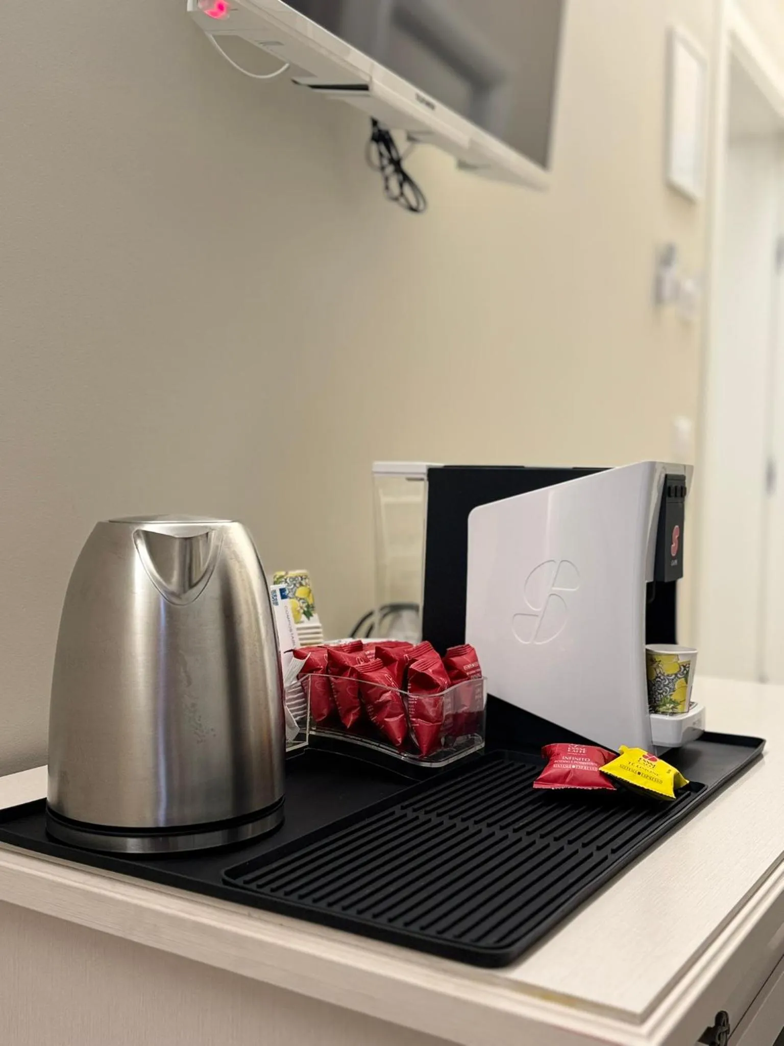 Coffee/tea facilities in Maison Bijou Guest House