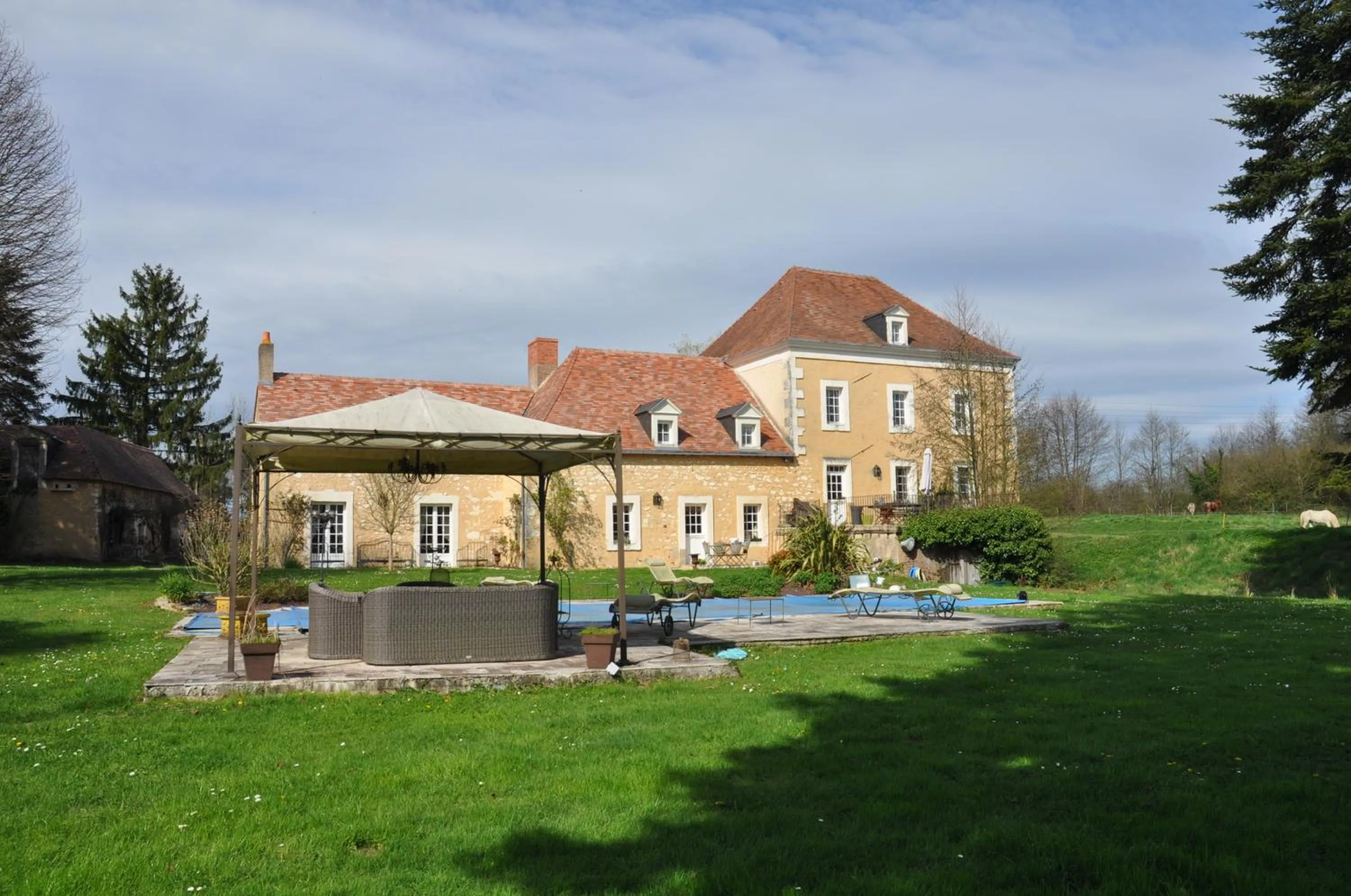 Property building in Moulin de morance