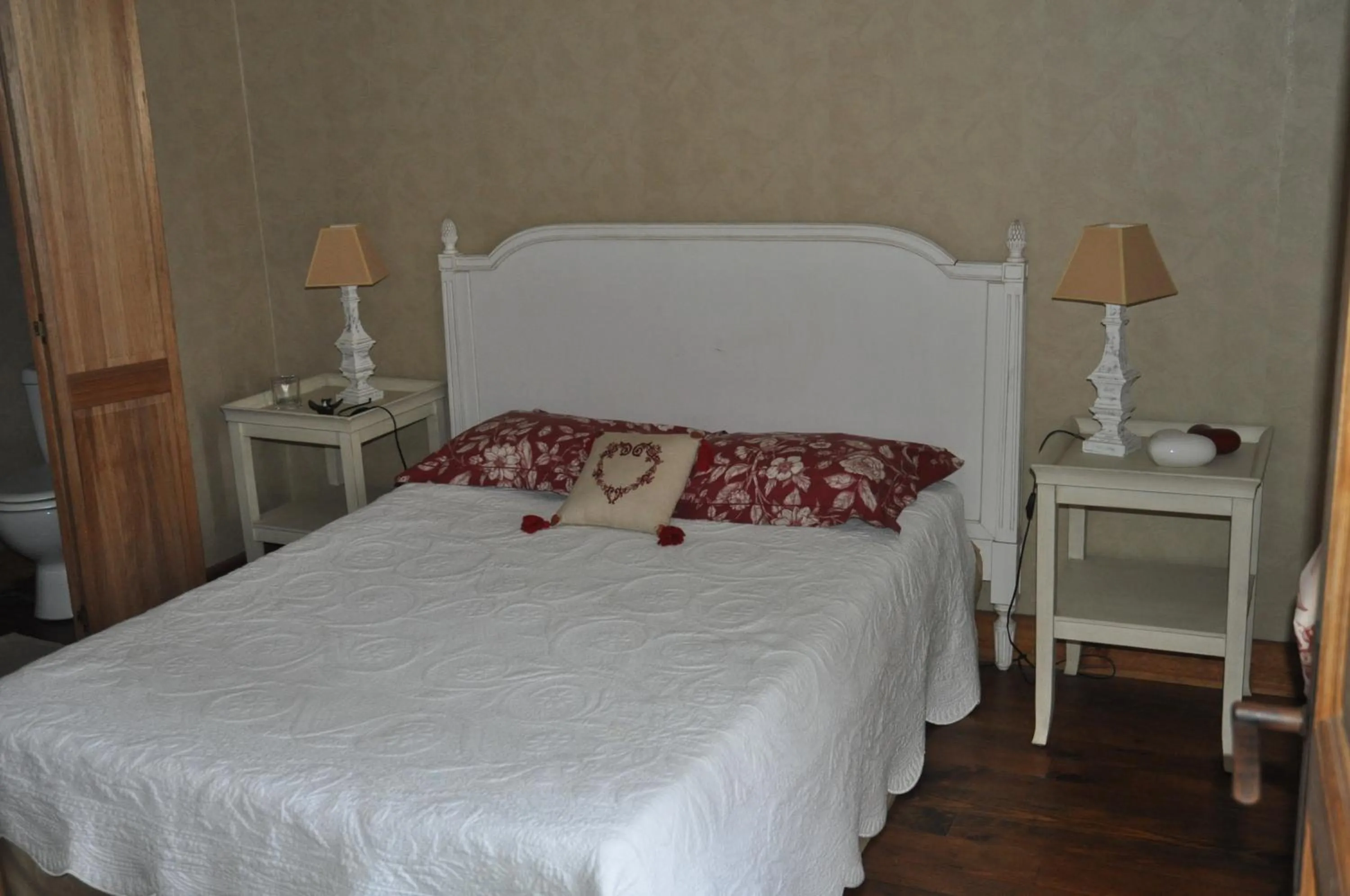 Photo of the whole room, Bed in Moulin de morance