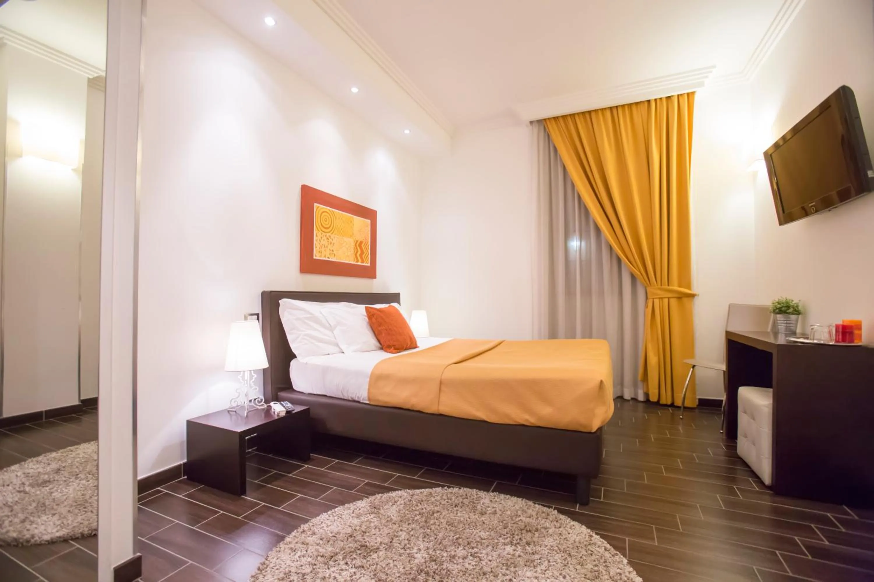 Photo of the whole room, Bed in Bbqueen