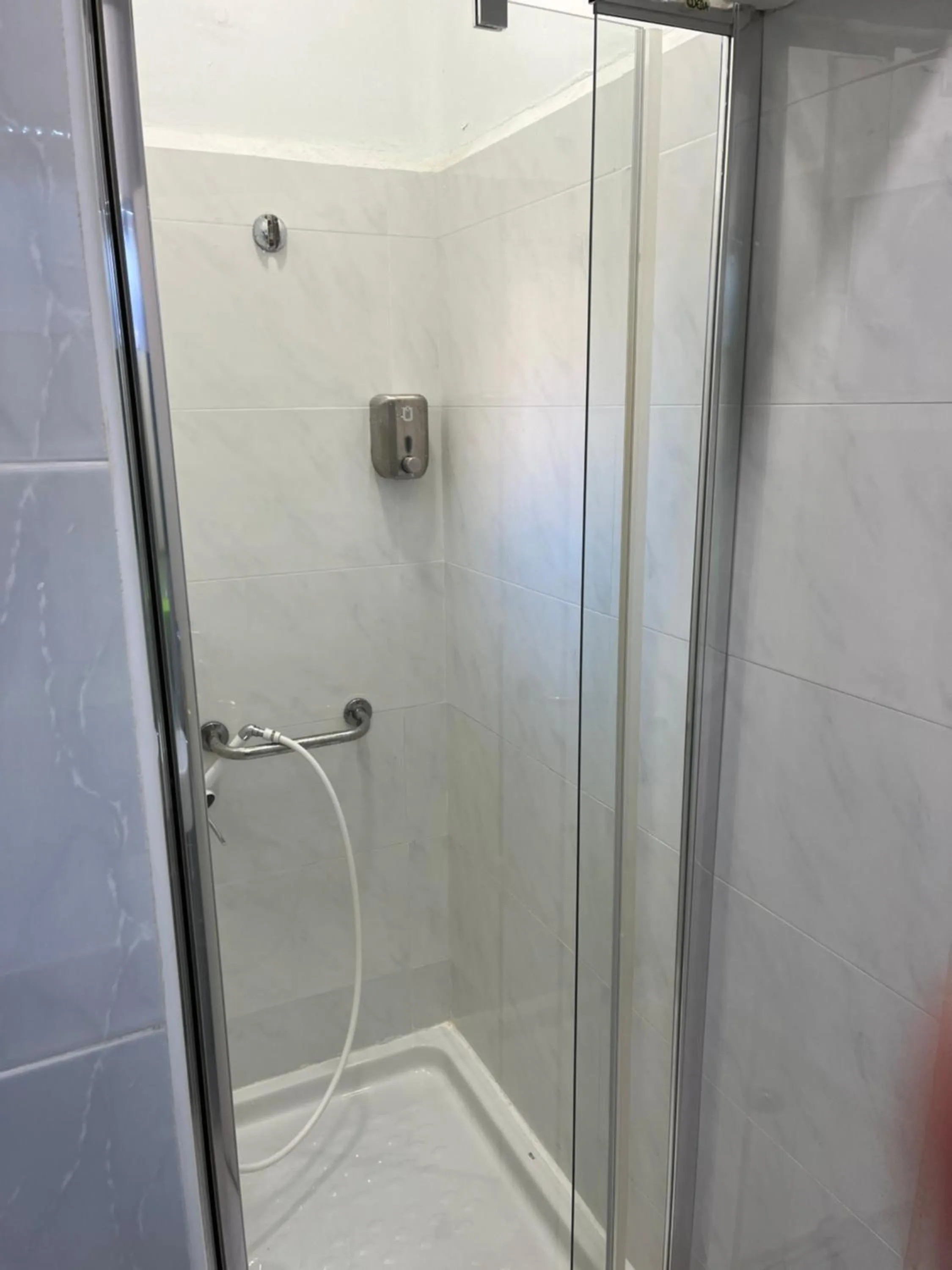 Shower in Casa de Huéspedes Almansa
