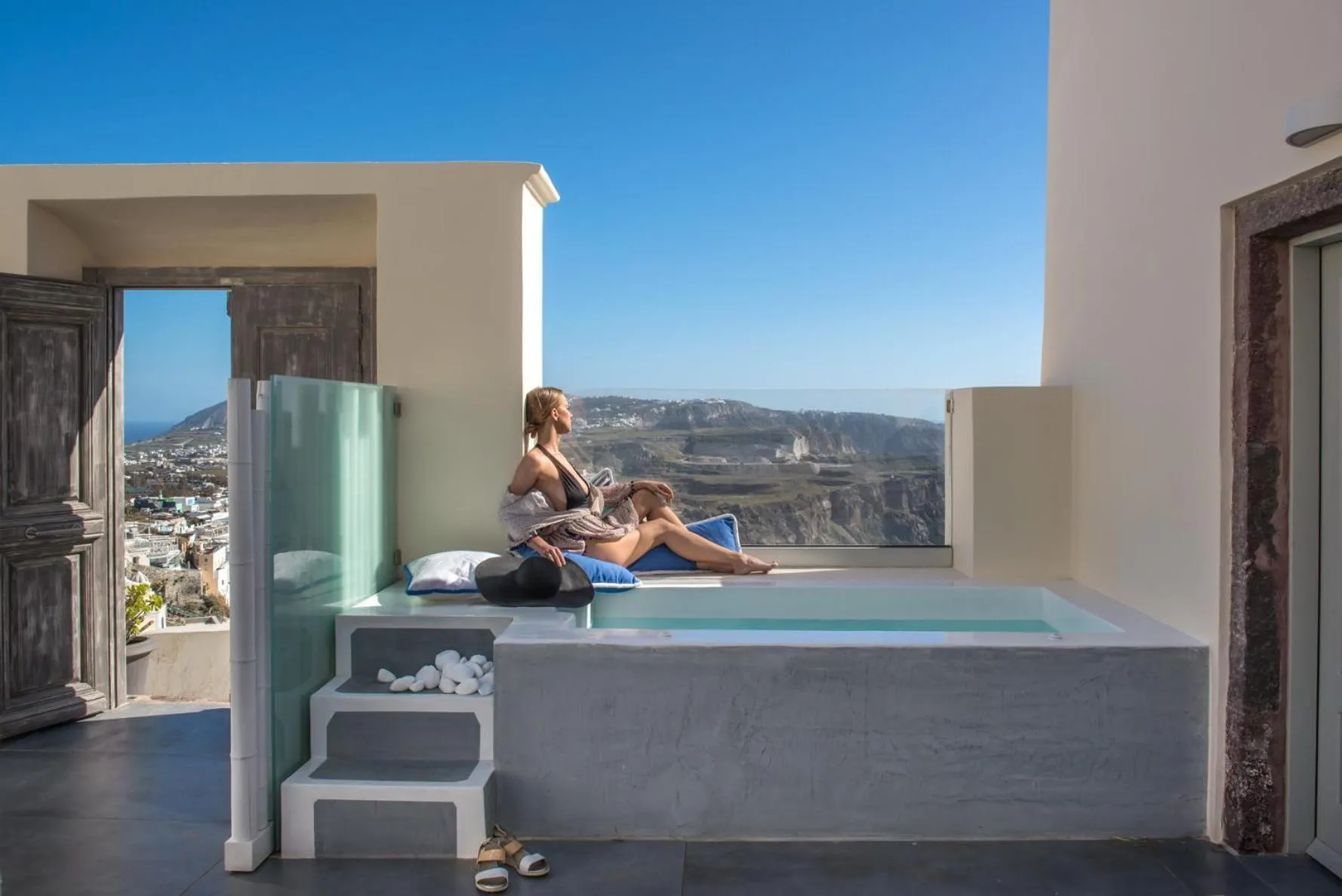 Hot Tub in Mythical Blue Luxury Suites