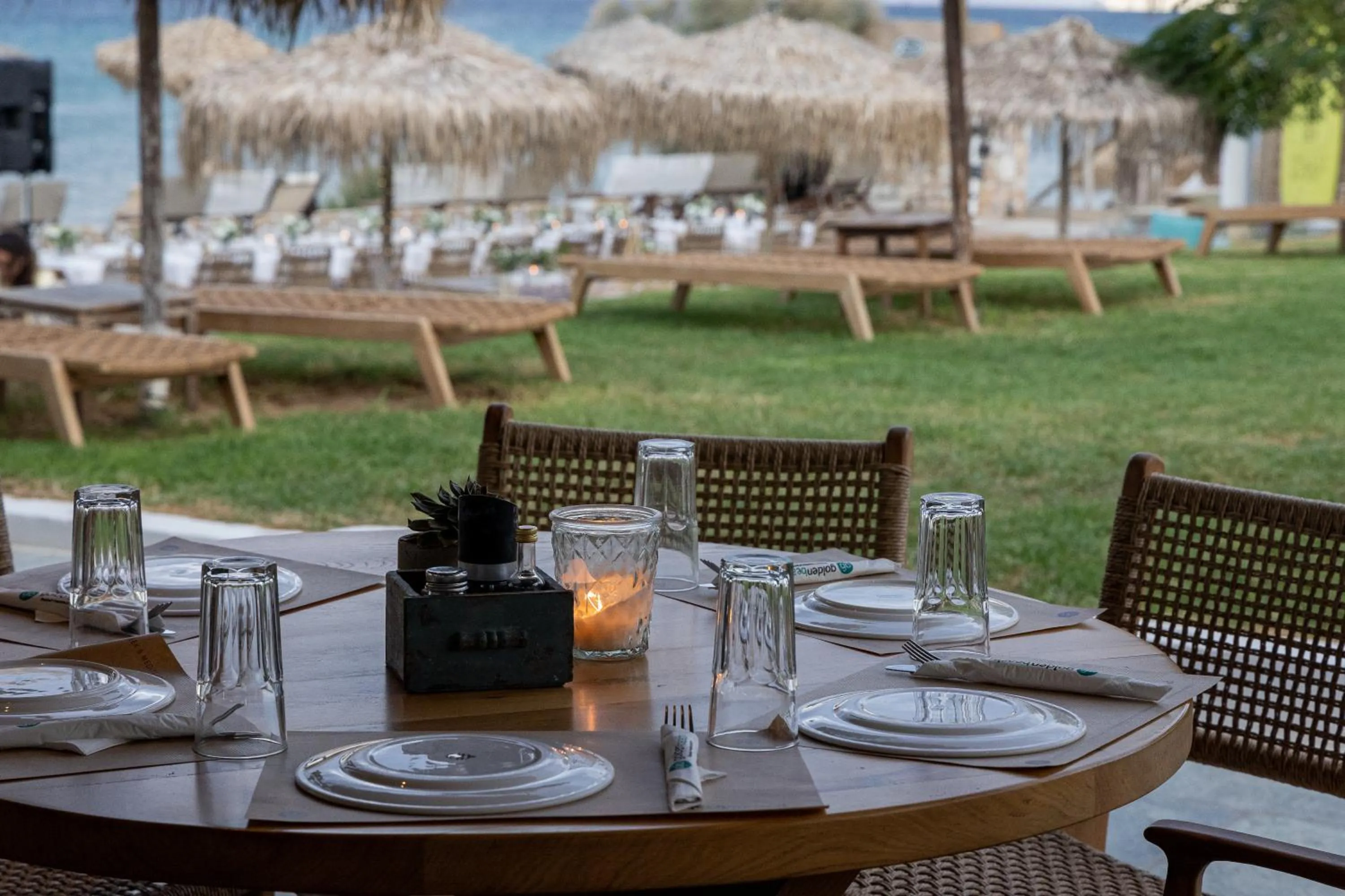 Restaurant/places to eat in Golden Beach Hotel