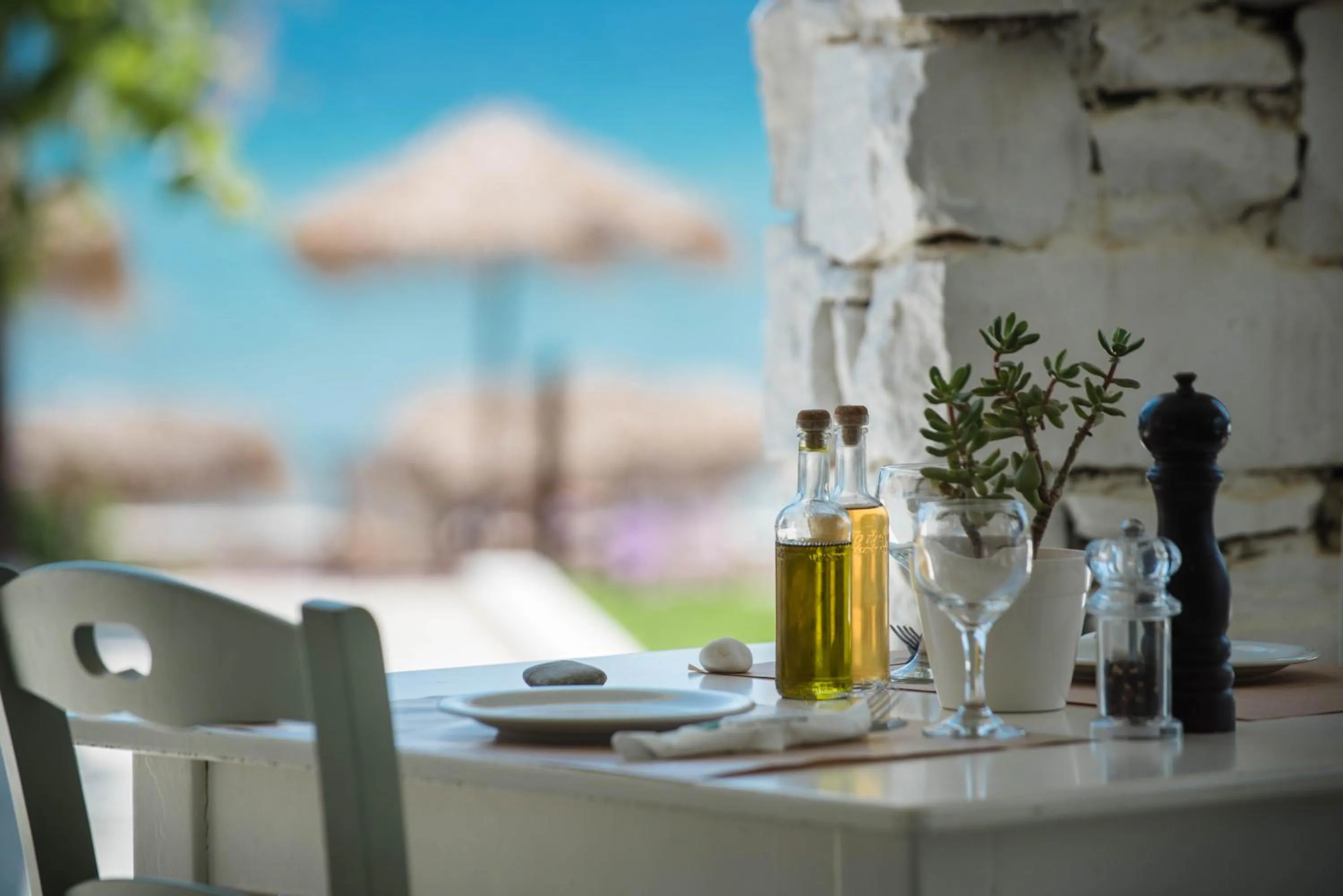 Restaurant/places to eat in Golden Beach Hotel