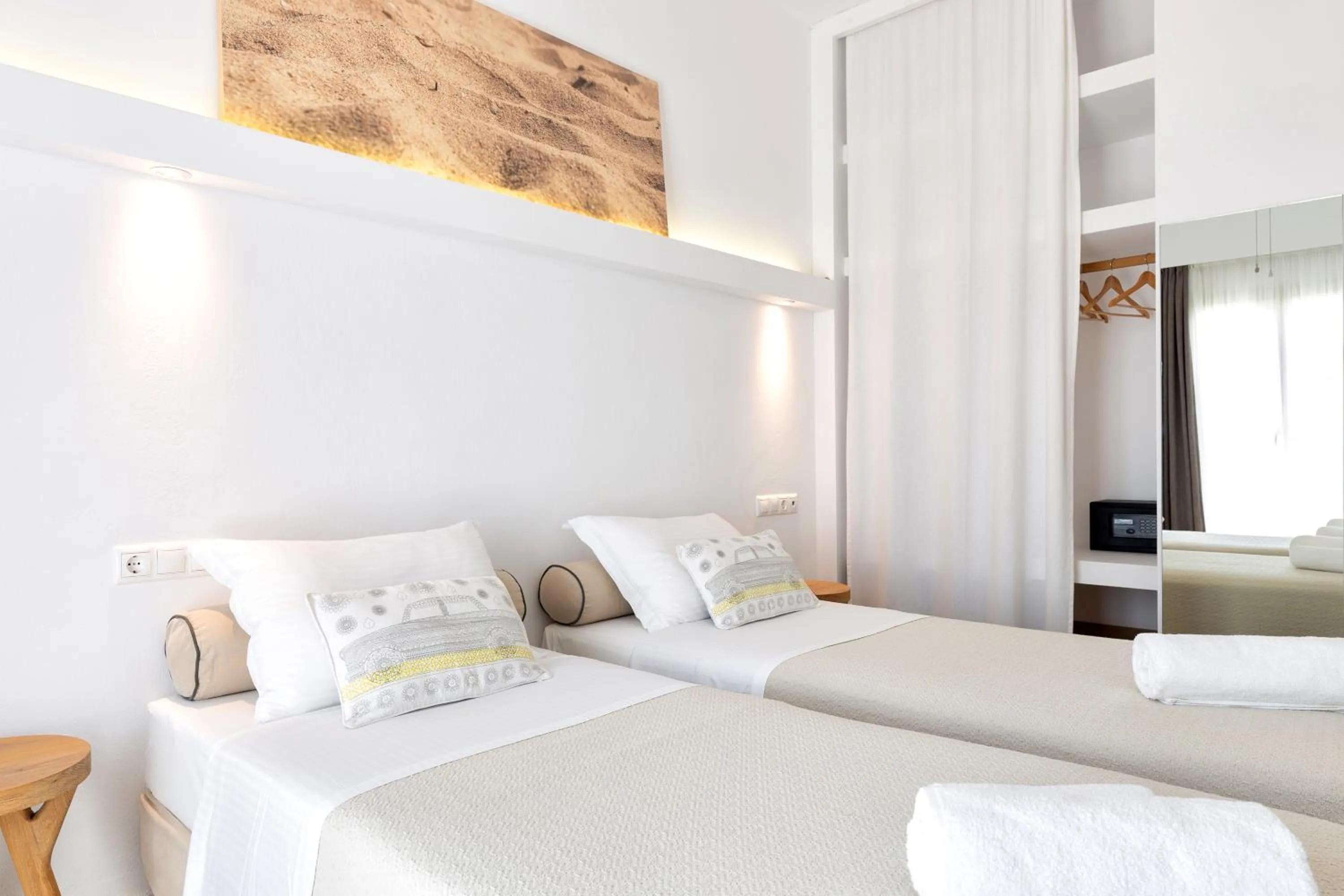 Bedroom, Bed in Golden Beach Hotel