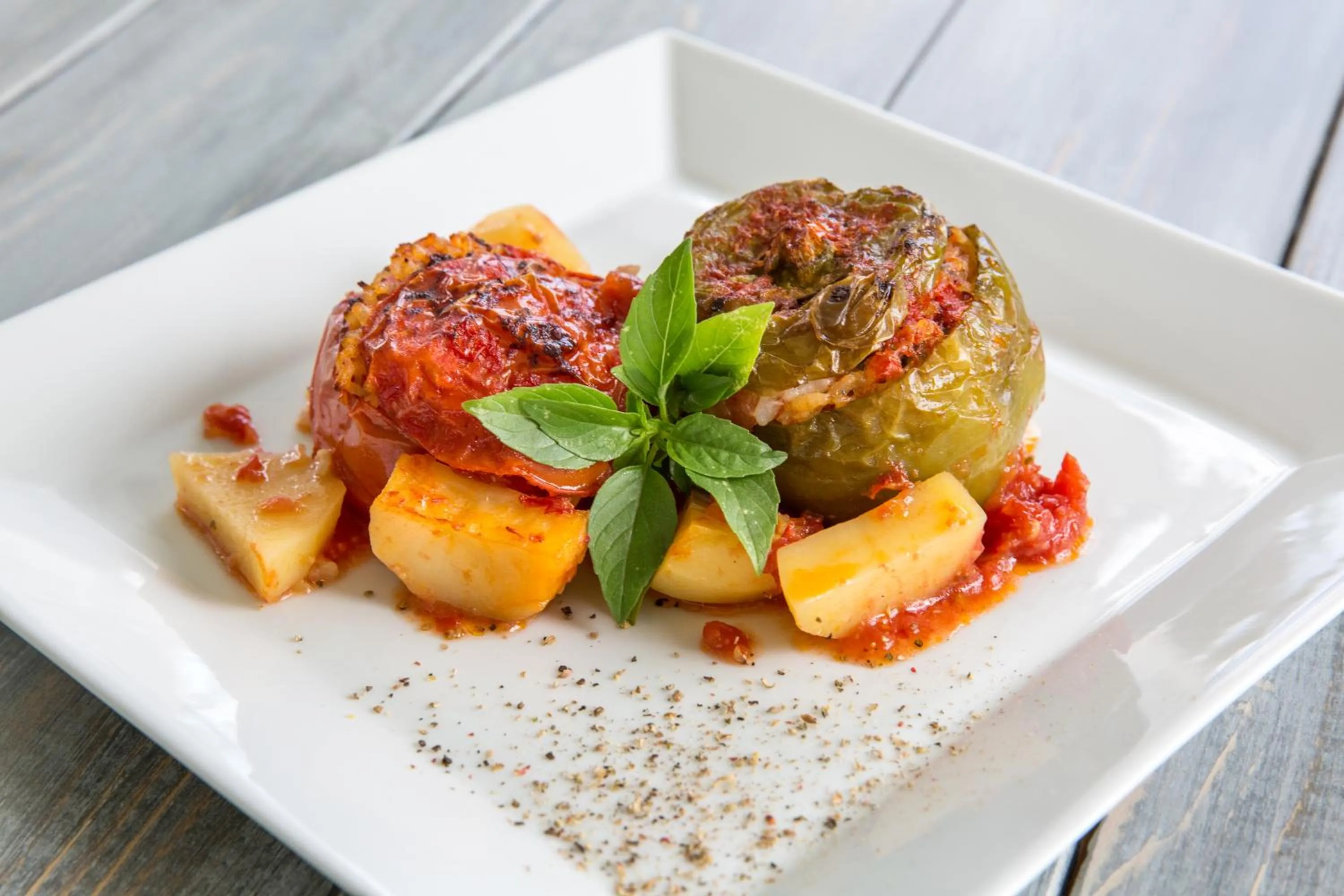 Restaurant/places to eat in Golden Beach Hotel