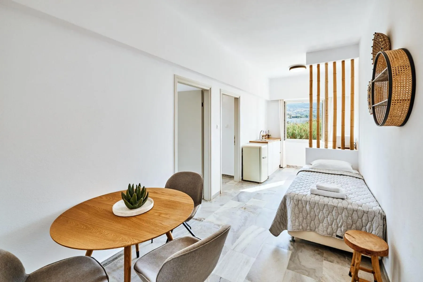 Property building, Bed in Golden Beach Hotel