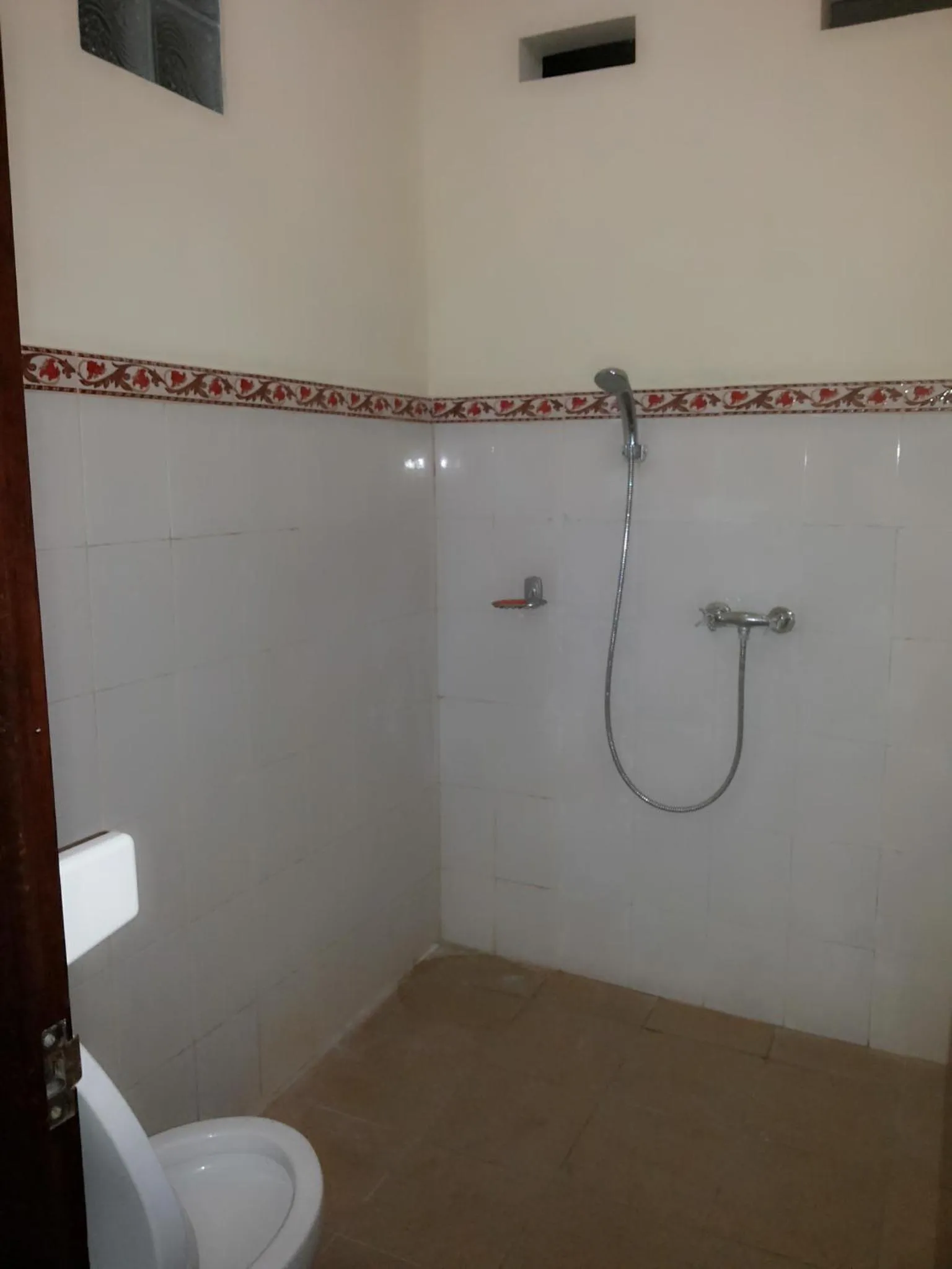 Bathroom in Hotel Mawar Sari Mitra RedDoorz