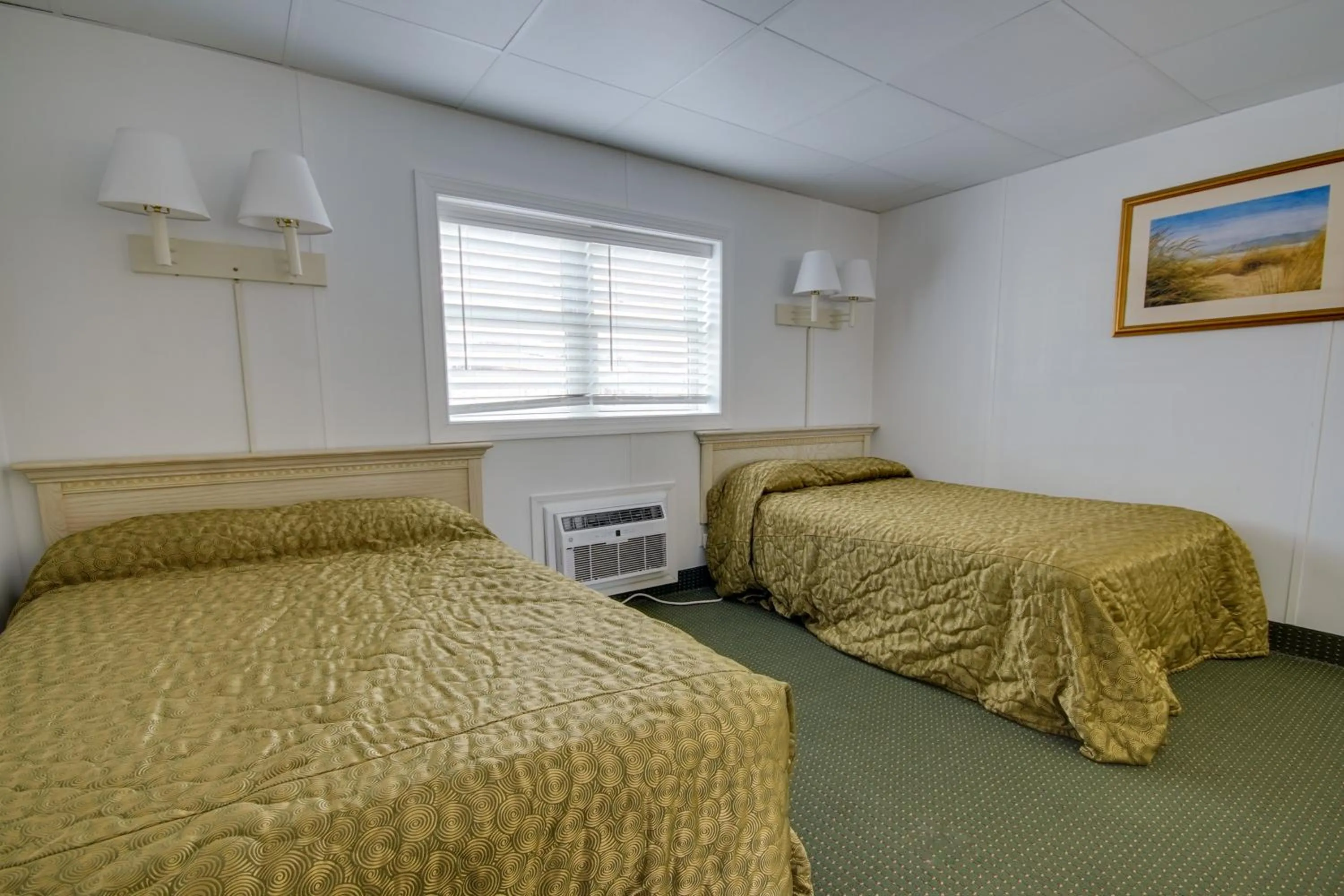 Bedroom, Bed in Empress Motel