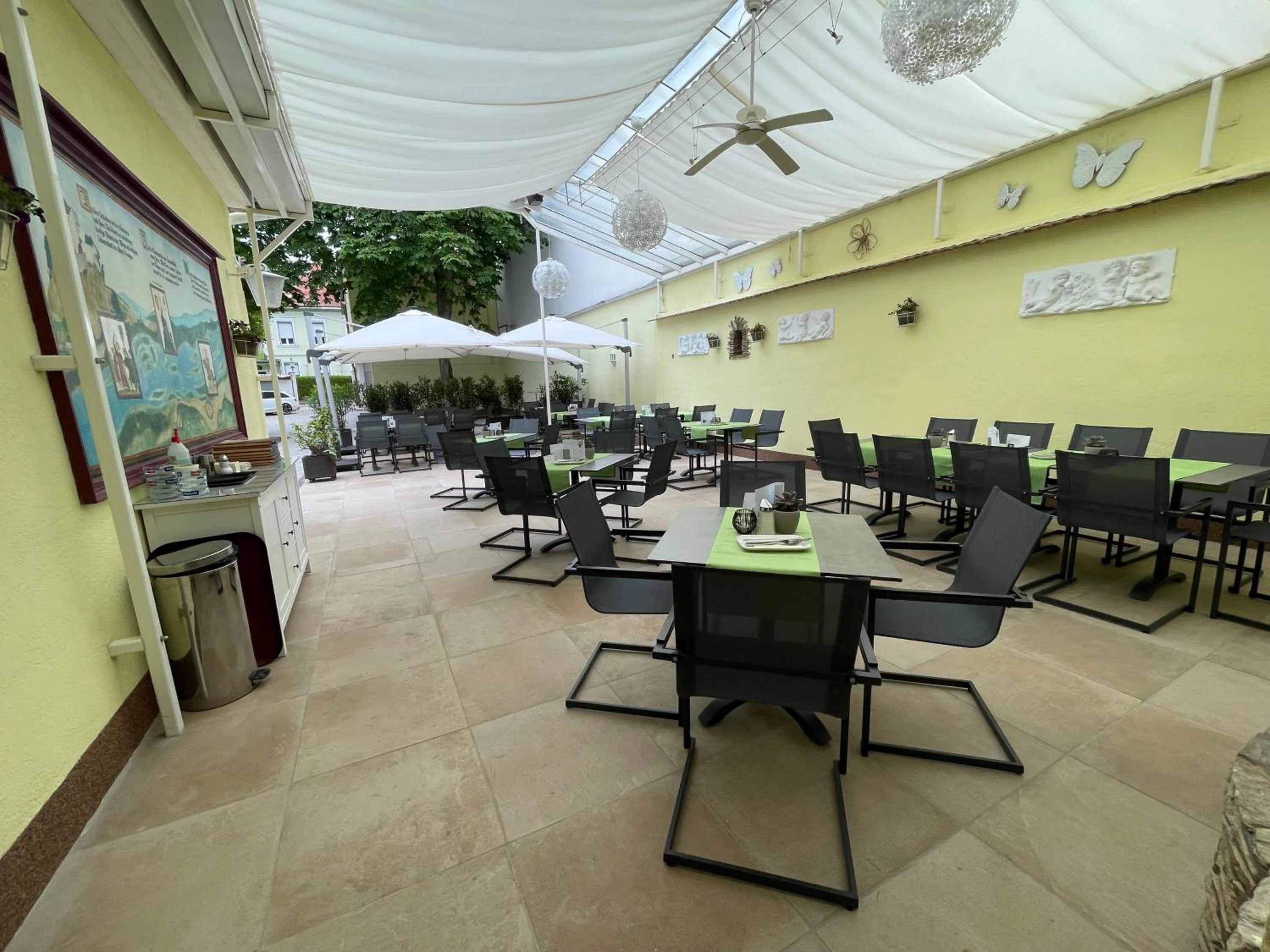 Restaurant/places to eat in Gasthof Roderich Hotel