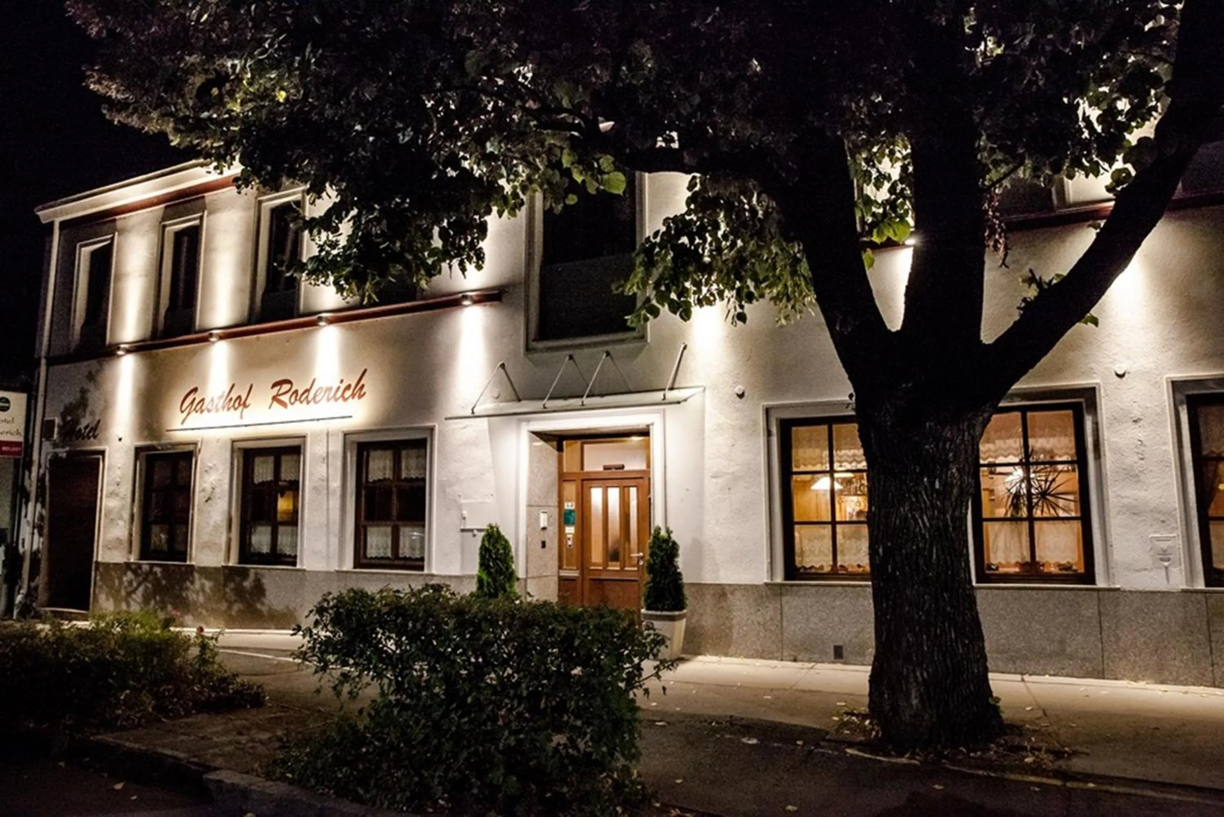 Facade/entrance in Gasthof Roderich Hotel