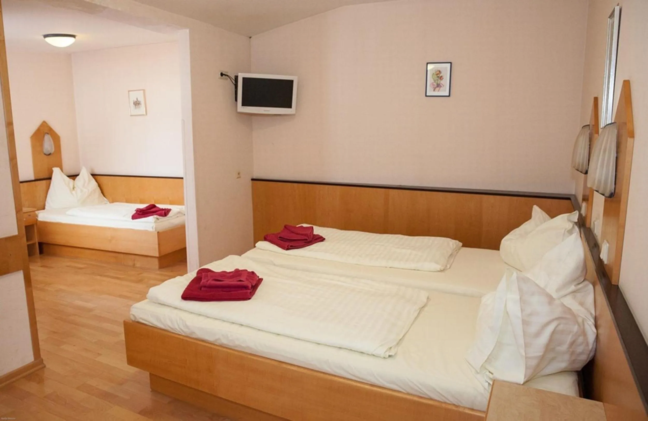 Photo of the whole room, Bed in Gasthof Roderich Hotel