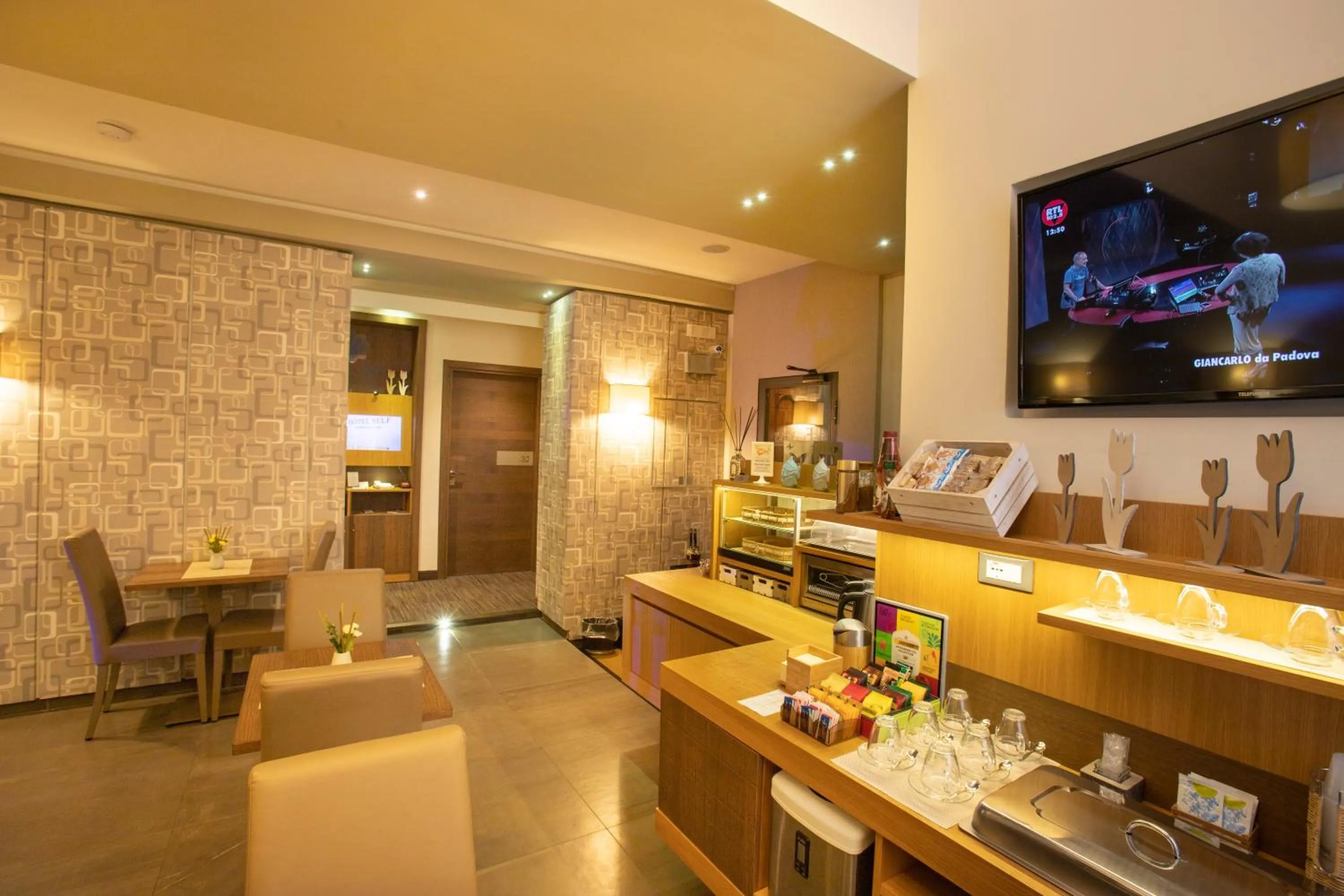 Communal lounge/ TV room in B&B Dimora San Felice