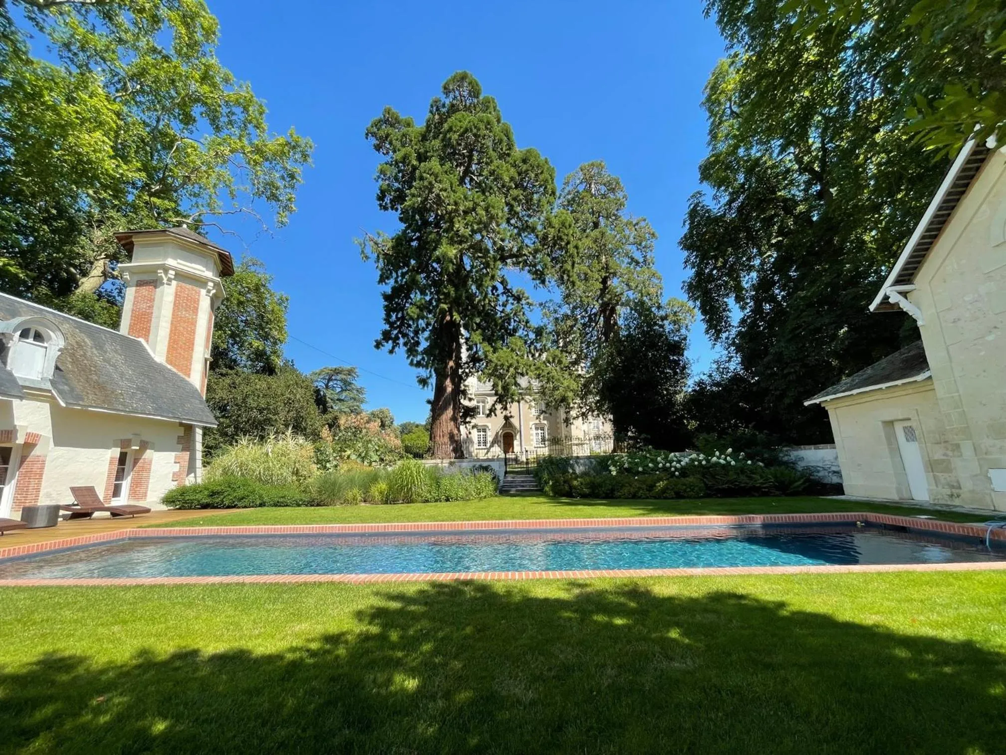 Swimming pool in Château de Beauvais