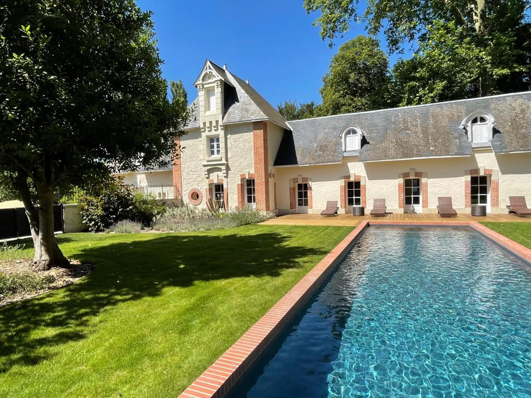 Swimming pool in Château de Beauvais