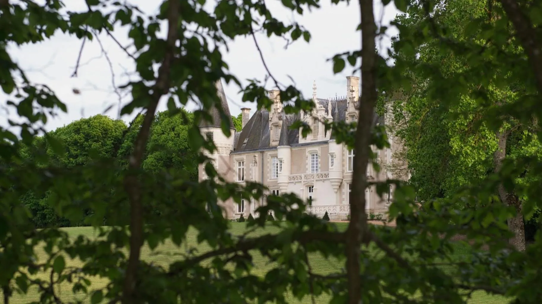 Facade/entrance in Château de Beauvais