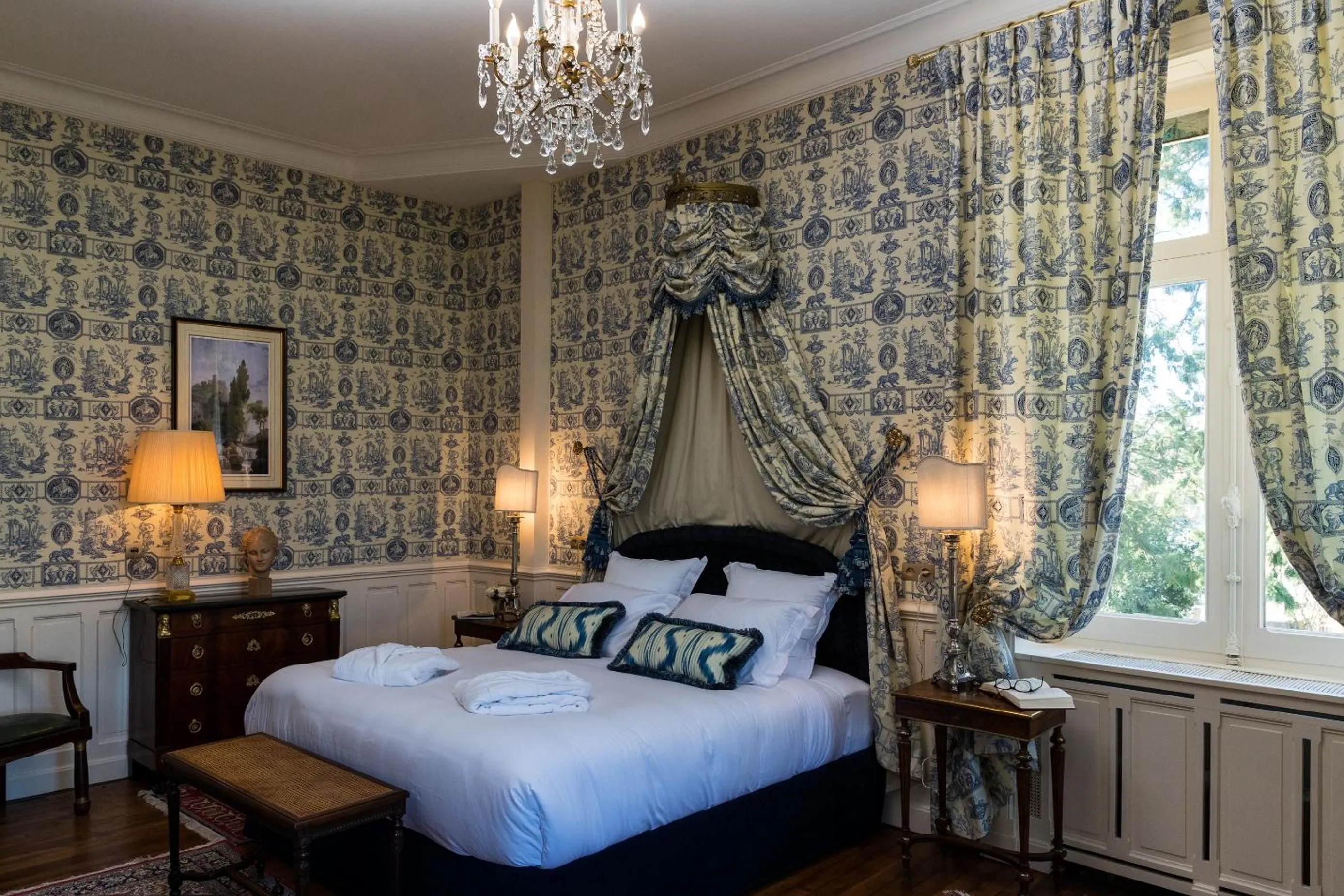 Photo of the whole room, Bed in Château de Beauvais