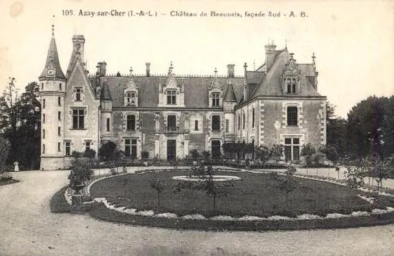 Facade/entrance in Château de Beauvais