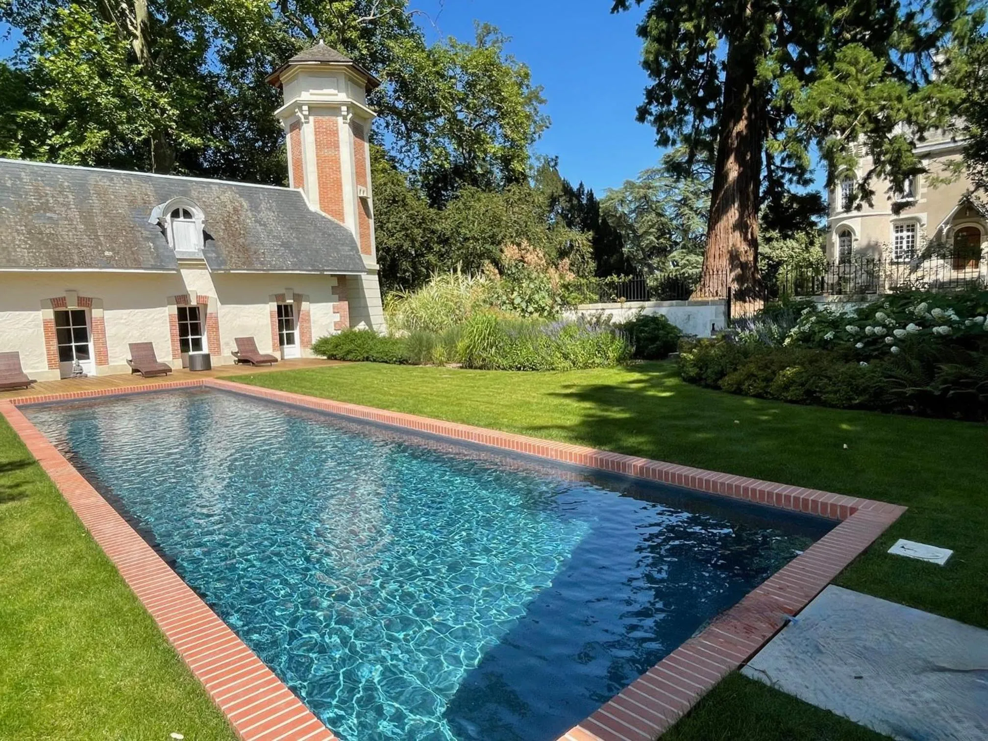Swimming pool in Château de Beauvais