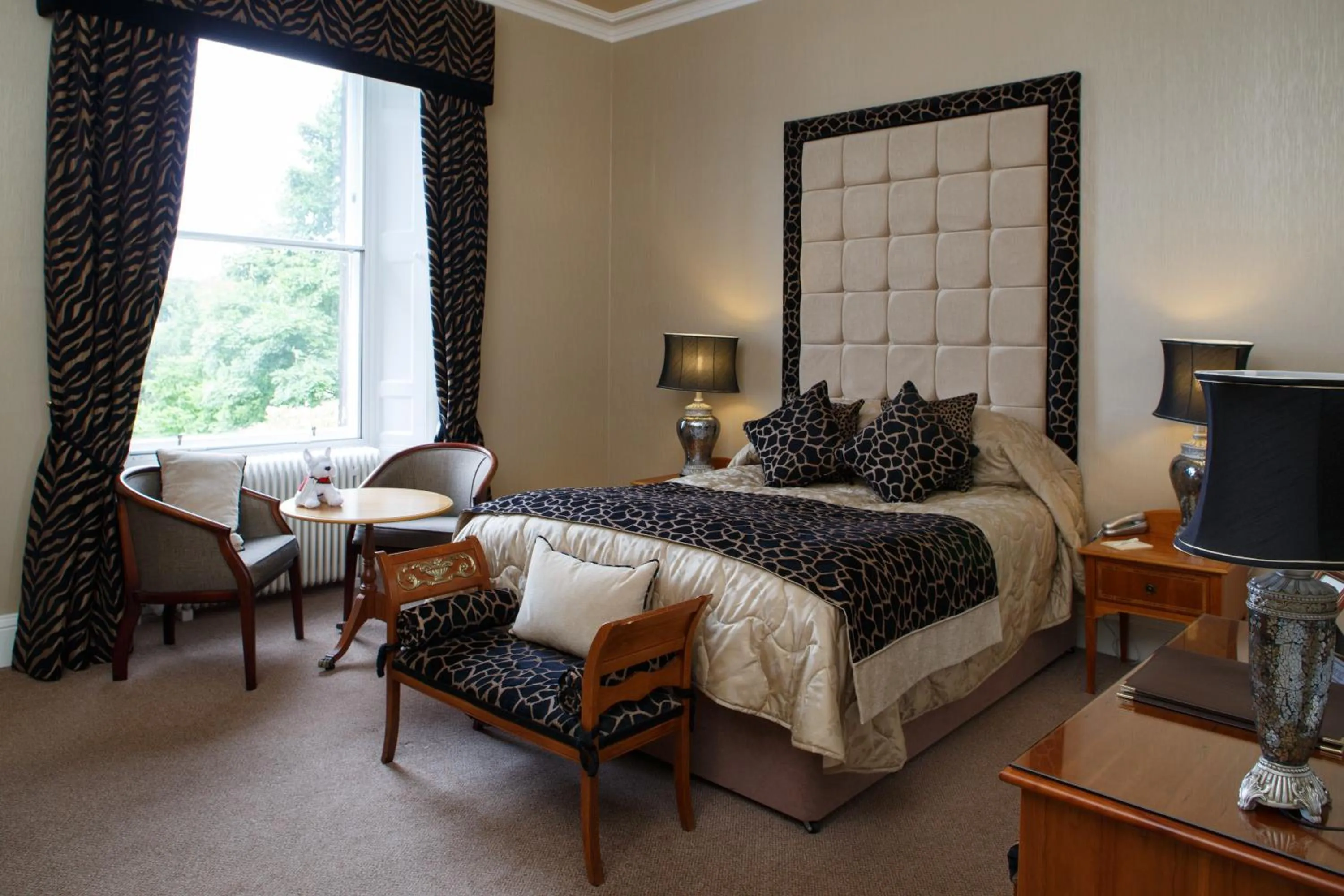 Bedroom, Bed in Garvock House Hotel