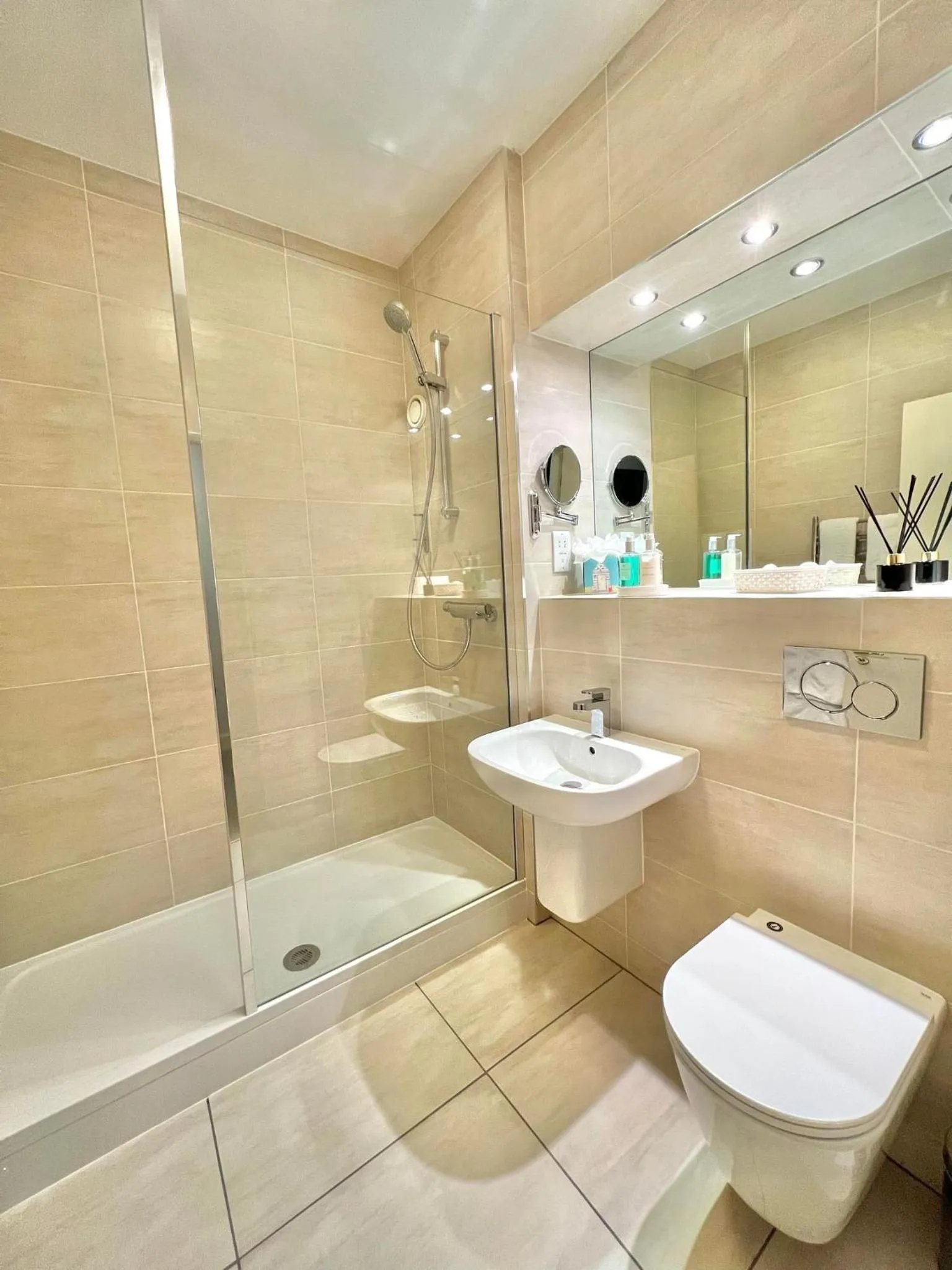 Bathroom in Garvock House Hotel