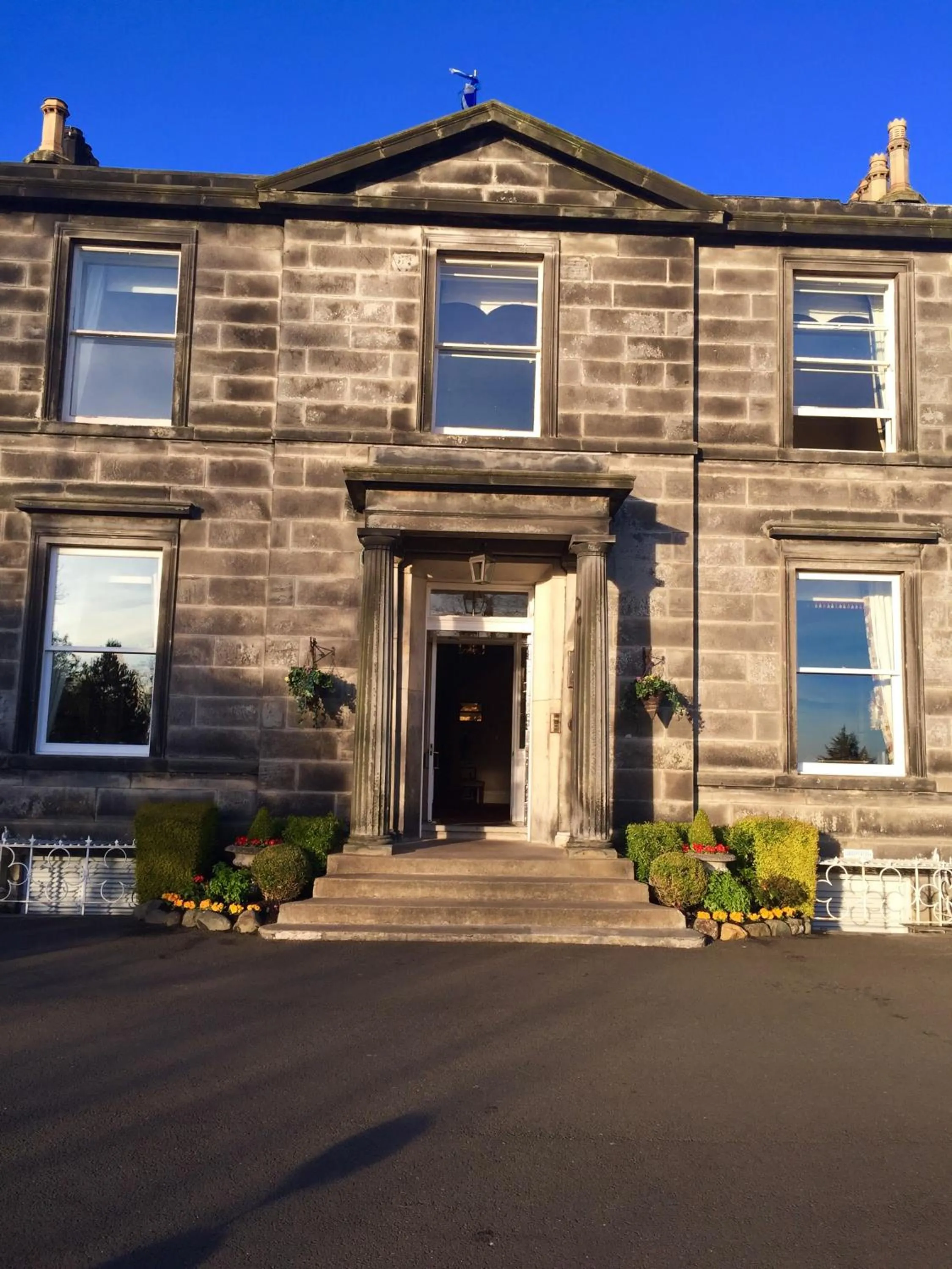 Facade/entrance in Garvock House Hotel