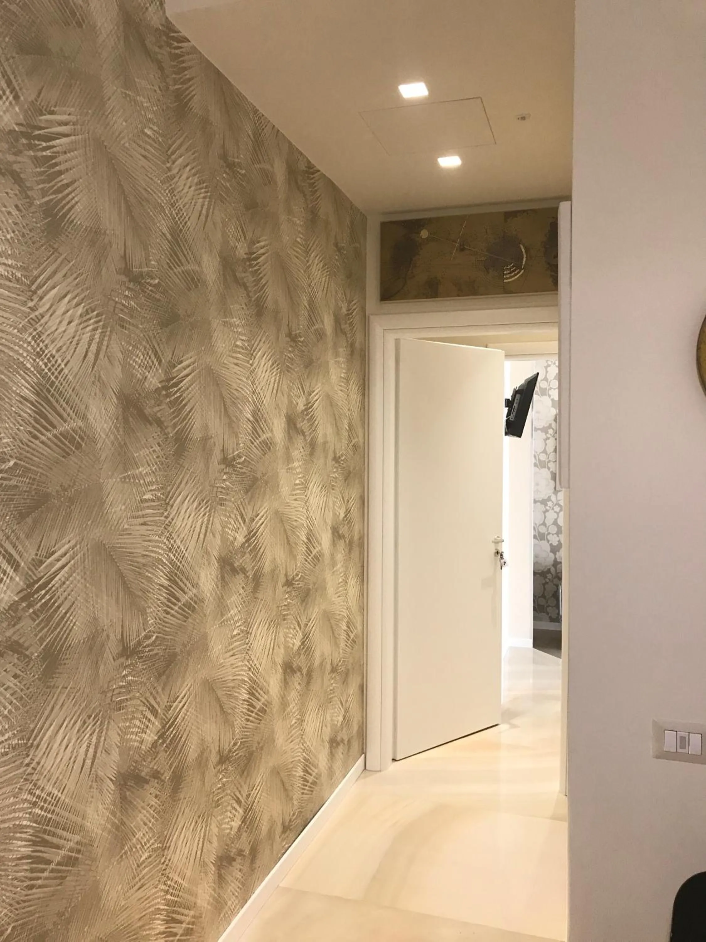 Communal lounge/ TV room in Aquila house