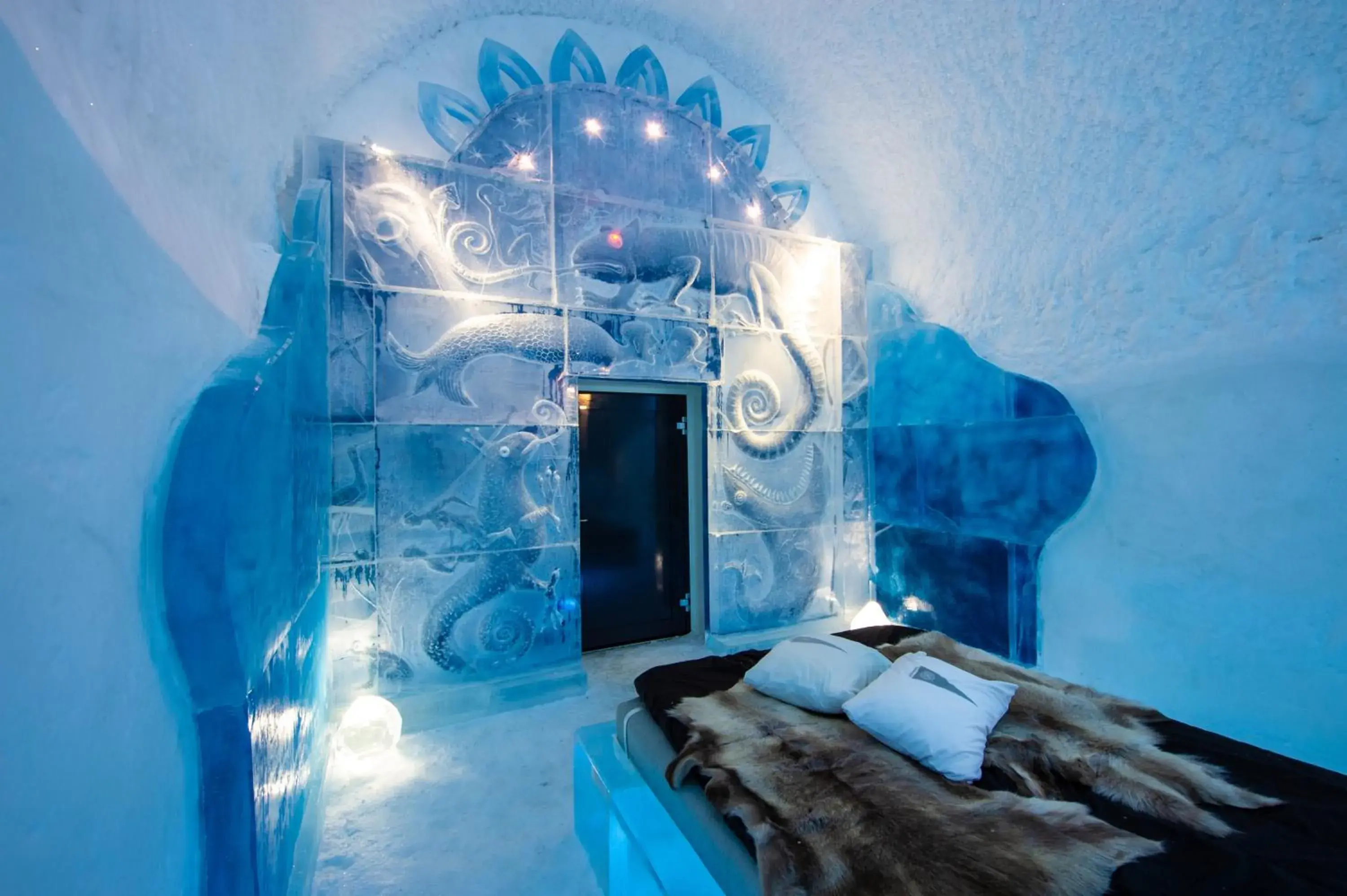 Deluxe Suite 365 - Cold Room in IceHotel Deluxe Suite 365 - Cold Room in IceHotel