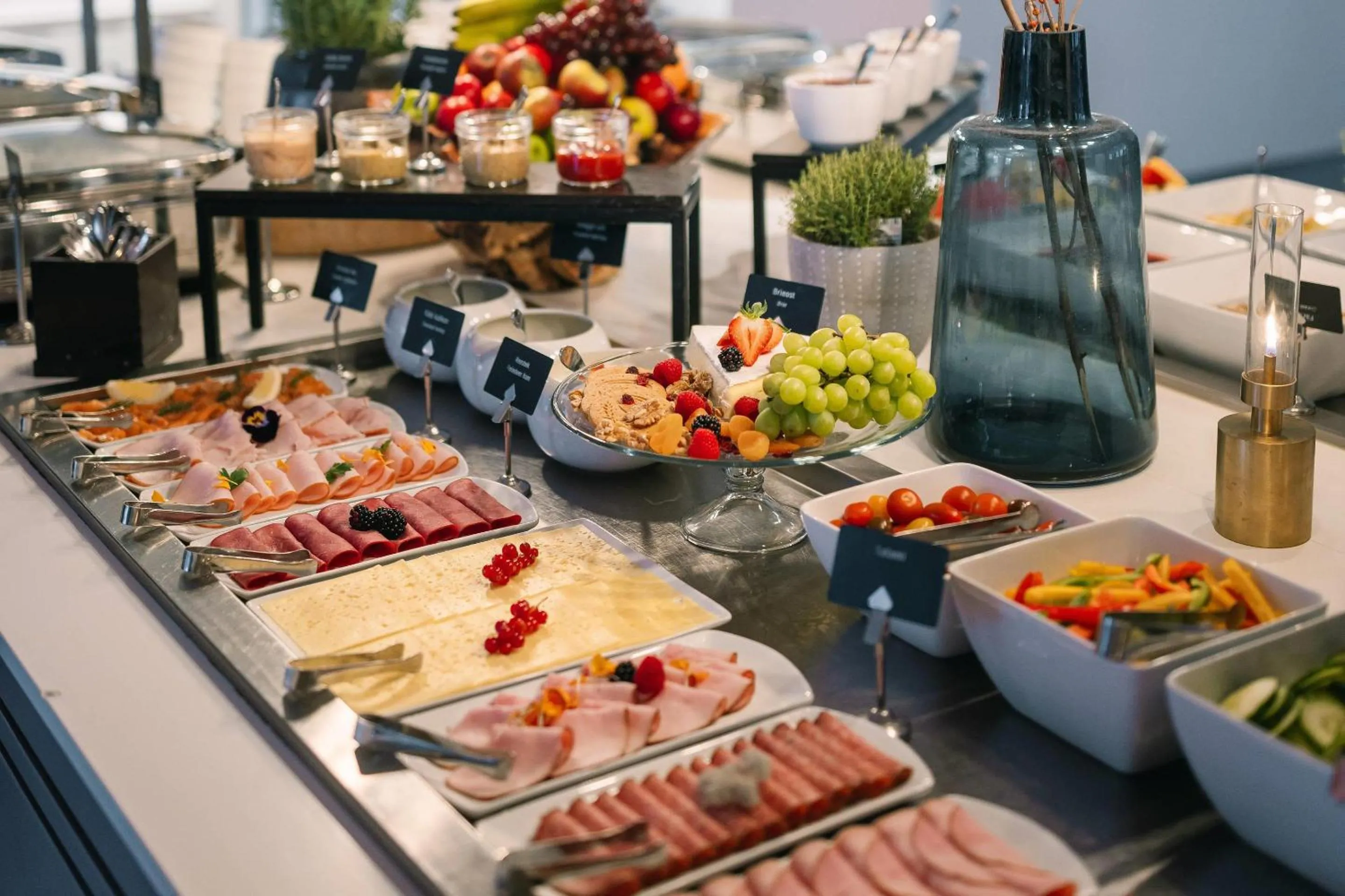 Breakfast in IceHotel